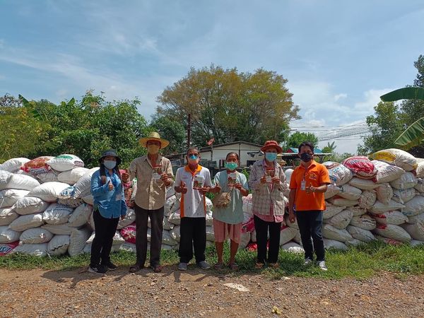 วันที่ 12 พ.ค. 2565 สำนักงานการปฏิรูปที่ดินจังหวัดปทุมธานี สนับสนุนปัจจัยการผลิตแก่เกษตรกรในเขตปฏิรูปที่ดิน