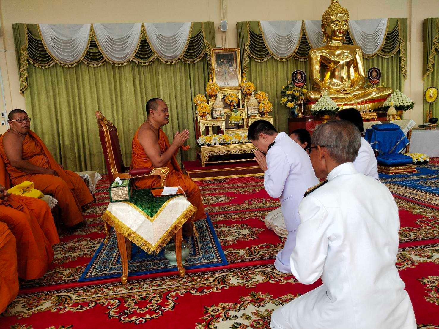 ส.ป.ก.ปทุมธานี เข้าร่วมถวายภัตตาหารเพลแด่พระภิกษุสงฆ์ในโครงการบรรพชาอุปสมบท เฉลิมพระเกียรติพระบาทสมเด็จพระเจ้าอยู่หัว เนื่องในโอกาสพระราชพิธีมหามงคลเฉลิมพระชนมพรรษา 6 รอบ 