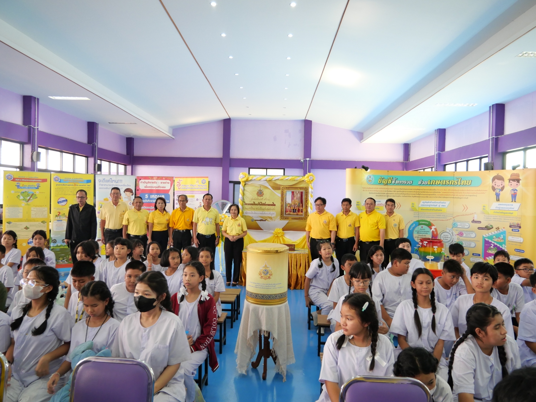 ส.ป.ก.ปทุมธานีเข้าร่วมพิธีปิดโครงการเสริมสร้างวินัยทางการเงินภาคครัวเรือนขับเคลื่อนชุมชนเข้มแข็ง เฉลิมพระเกียรติพระบาทสมเด็จพระเจ้าอยู่หัว เนื่องในโอกาสพระราชพิธีมหามงคลเฉลิมพระชนมพรรษา