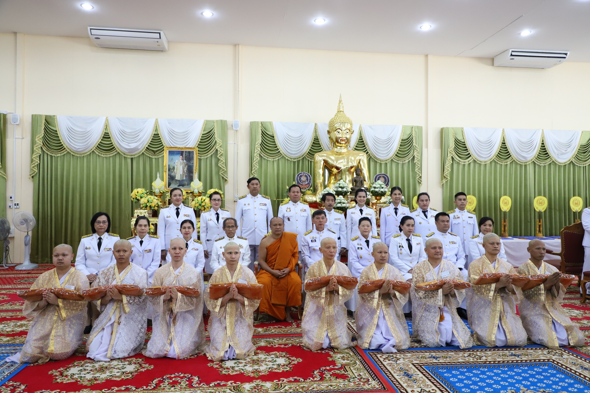 ส.ป.ก.ปทุมธานี เข้าร่วมพิธีเจริญพระพุทธมนต์ และพิธีบรรพชาอุปสมบทหมู่เพื่อถวายพระราชกุศล พระบาทสมเด็จพระบรมชนกาธิเบศร มหาภูมิพลอดุลยเดชมหาราช บรมนาถบพิตร เนื่องในวันคล้ายวันพระบรมราชสมภพ และวันพ่อแห่งชาติ 5 ธันวาคม