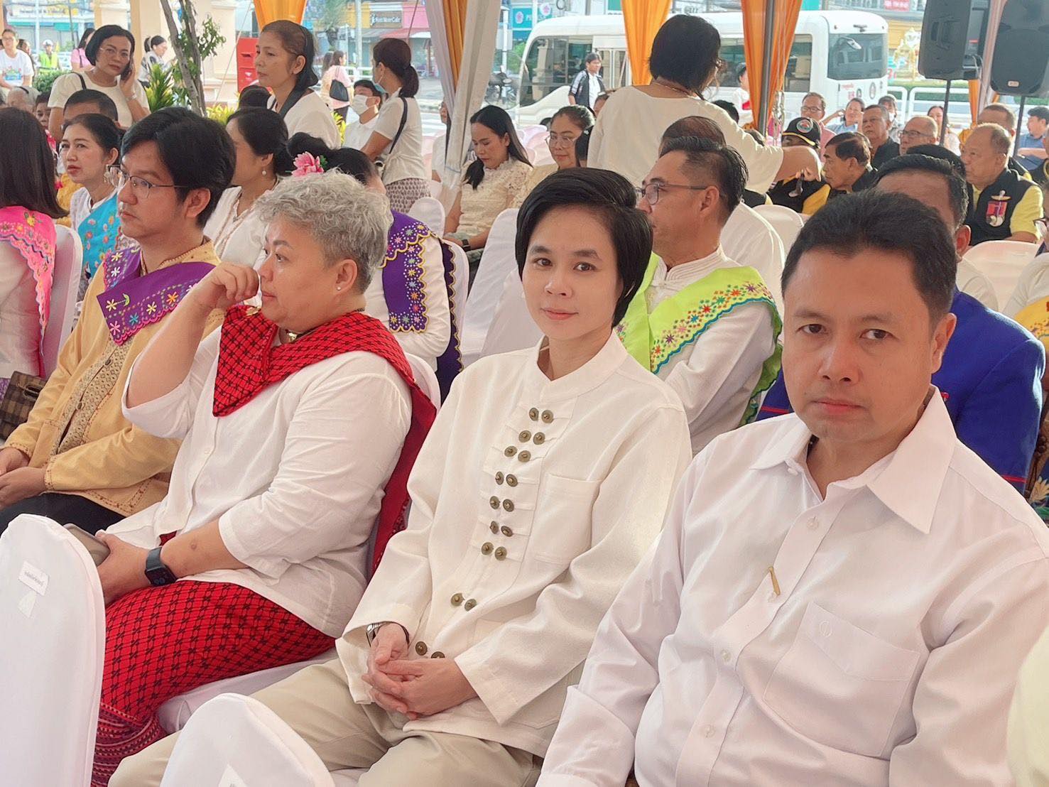 ปฏิรูปที่ดินจังหวัดปทุมธานี ร่วมพิธีกราบสักการะพระปทุมธรรมราช และพิธีบวงสรวงศาลหลักเมืองจังหวัดปทุมธานี