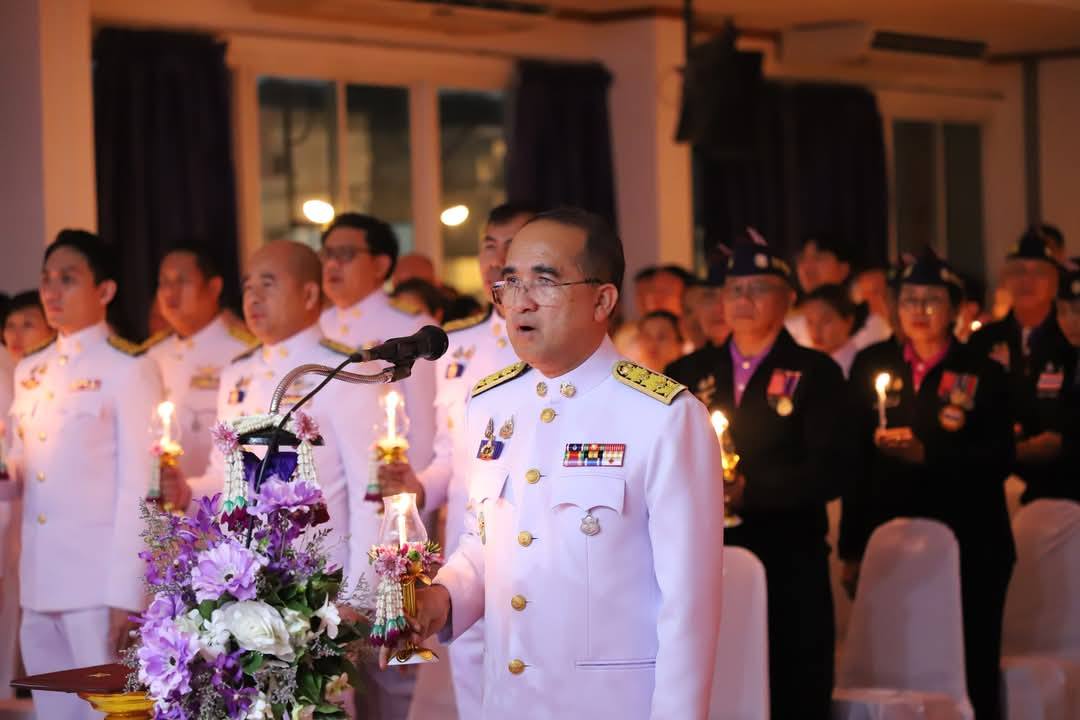  ส.ป.ก.ปทุมธานี ร่วมพิธีถวายเครื่องราชสักการะและวางพานพุ่ม และจุดเทียนถวายพระพรชัยมงคล สมเด็จพระนางเจ้าฯ พระบรมราชินี เนื่องในโอกาสวันเฉลิมพระชนมพรรษา 