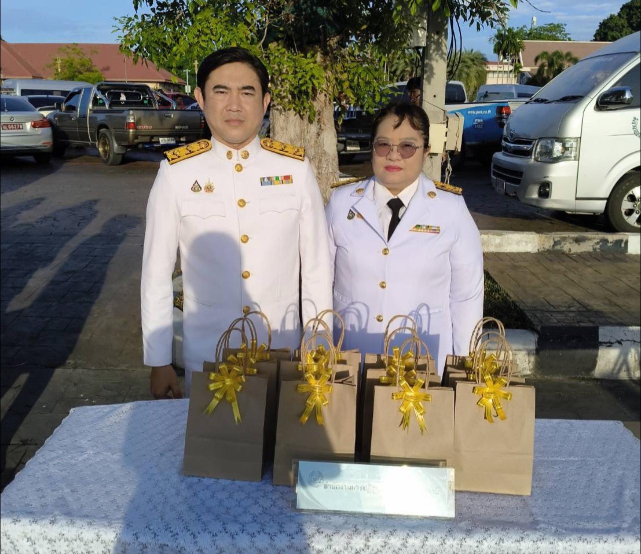 ปฏิรูปที่ดินจังหวัดปทุมธานี มอบหมาย เจ้าหน้าที่ ส.ป.ก.ปทุมธานี ร่วมพิธีเจริญพระพุทธมนต์และทำบุญตักบาตรพระภิกษุสงฆ์และสามเณร