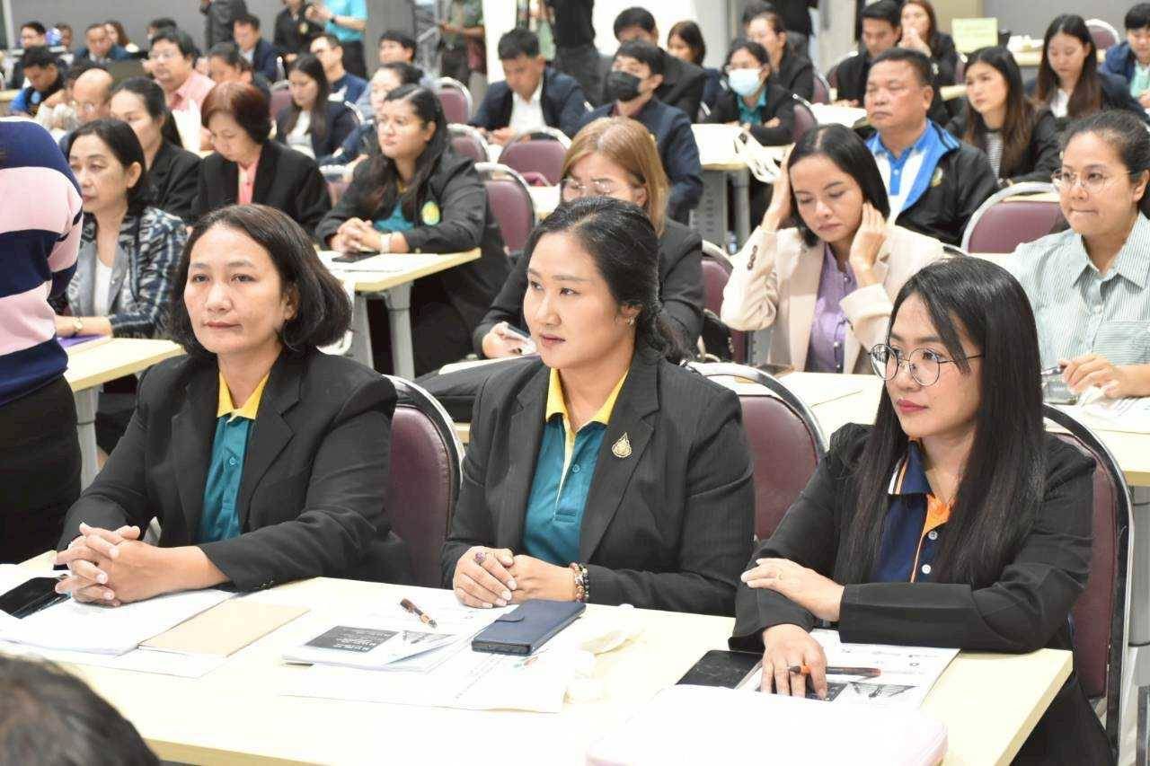 ปฏิรูปที่ดินจังหวัดปทุมธานี มอบหมายผู้อำนวยการกลุ่มยุทธศาสตร์ฯ เข้าร่วมประชุมเชิงปฏิบัติการจัดทำเป้าหมายการพัฒนาจังหวัดปทุมธานี 20 ปี พ.ศ.2566-2585 ฉบับปรับปรุง ประจำปีงบประมาณ พ.ศ.2570