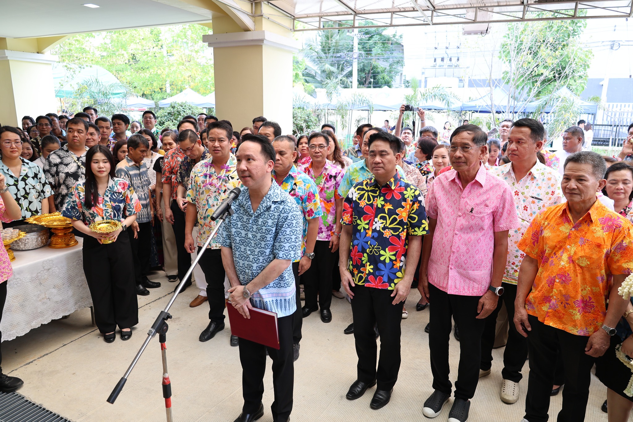 กิจกรรมสรงน้ำพระและรดน้ำขอพร “พ่อเมืองปทุมธานี” เนื่องในเทศกาลสงกรานต์ โดย นายพงศธร กาญจนะจิตรา รองผู้ว่าราชการจังหวัดปทุมธานี เป็นผู้แทนข้าราชการ พนักงานรัฐวิสาหกิจ พนักงานส่วนท้องถิ่น และพ่อค้า ประชาชน กล่าวขอพร และ นายเอกวิทย์ มีเพียร ผู้ว่าราชการจังหวัดปทุมธานี