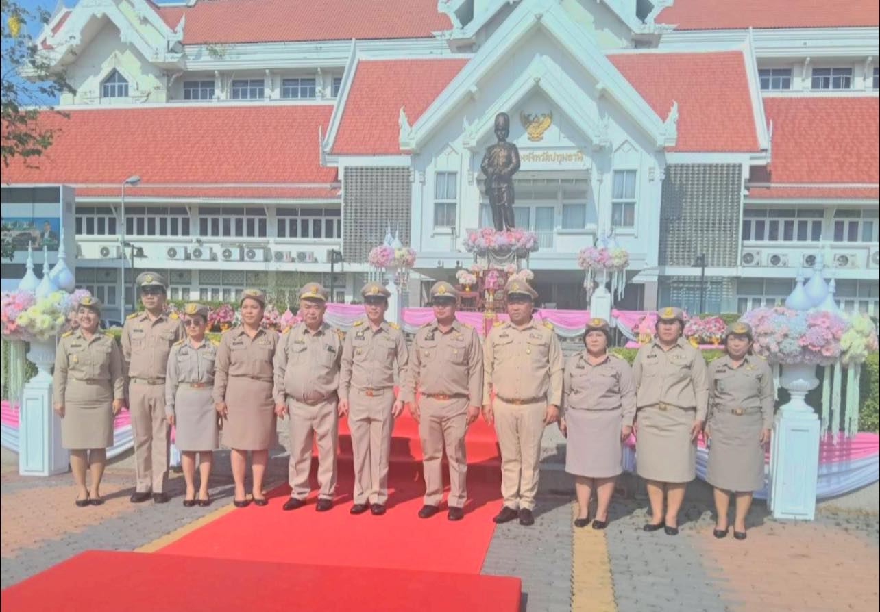 ร่วมพิธีถวายราชสักการะ วางพานพุ่มดอกไม้สดและกล่าวถวายราชสดุดี น้อมรำลึกในพระมหากรุณาธิคุณพระบาทสมเด็จพระจุลจอมเกล้าเจ้าอยู่หัว เนื่องในวันท้องถิ่นไทย ประจำปี 2569 ณ ลานอนุสาวรีย์พระบาทสมเด็จพระจุลจอมเกล้าเจ้าอยู่หัว รัชกาลที่ 5 