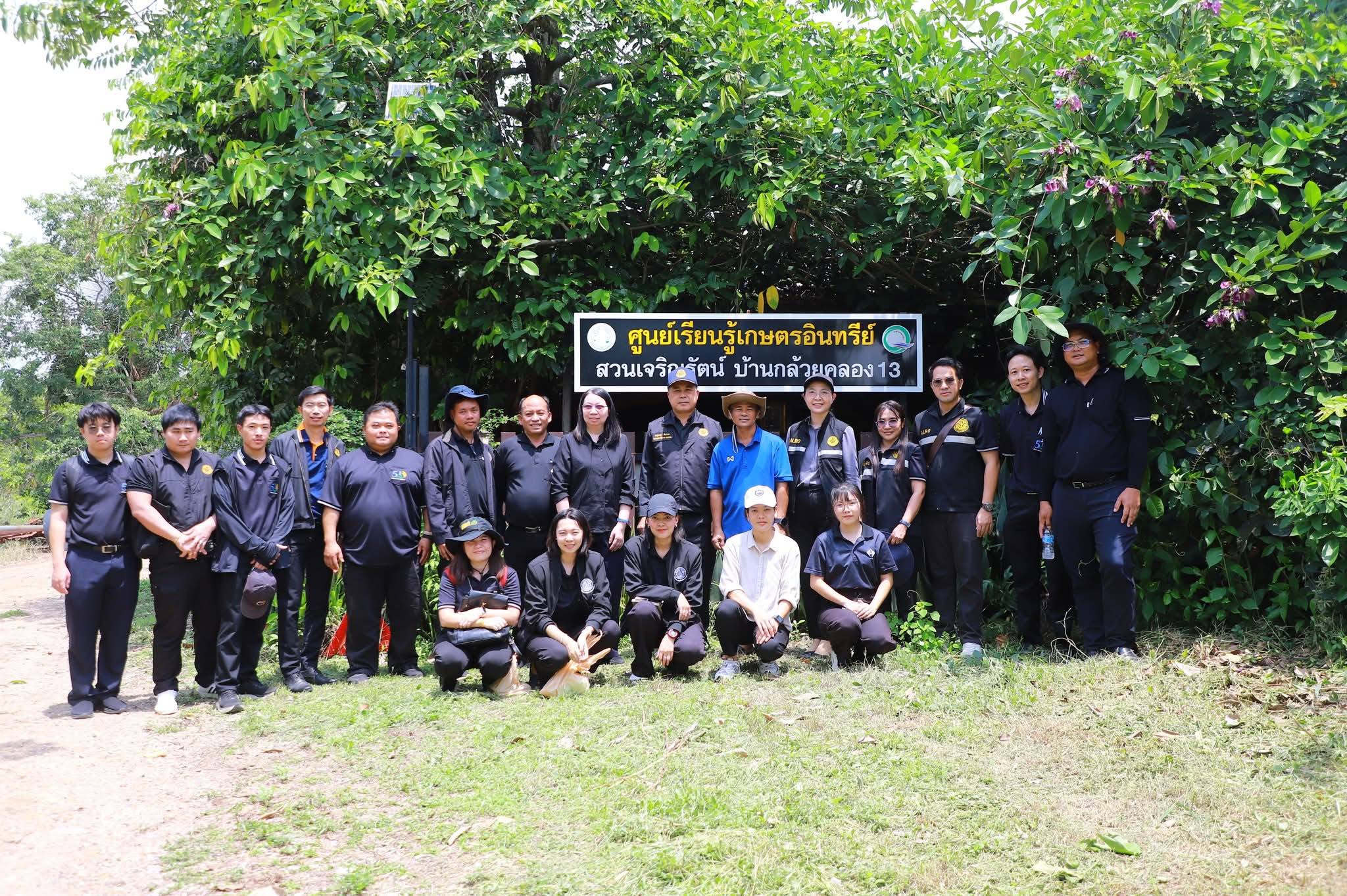 ลงพื้นที่แปลงเกษตรกรรมในเขตปฏิรูปที่ดินจังหวัดปทุมธานี ในการต้อนรับ นายกฤษณะ ดีปาละ รองเลขาธิการสำนักงานการปฏิรูปที่ดินเพื่อเกษตรกรรม พร้อมด้วย นางอาทิตยา พองพรหม ผู้เชี่ยวชาญด้านการเพิ่มประสิทธิภาพการใช้ที่ดินในเขตปฏิรูปที่ดิน