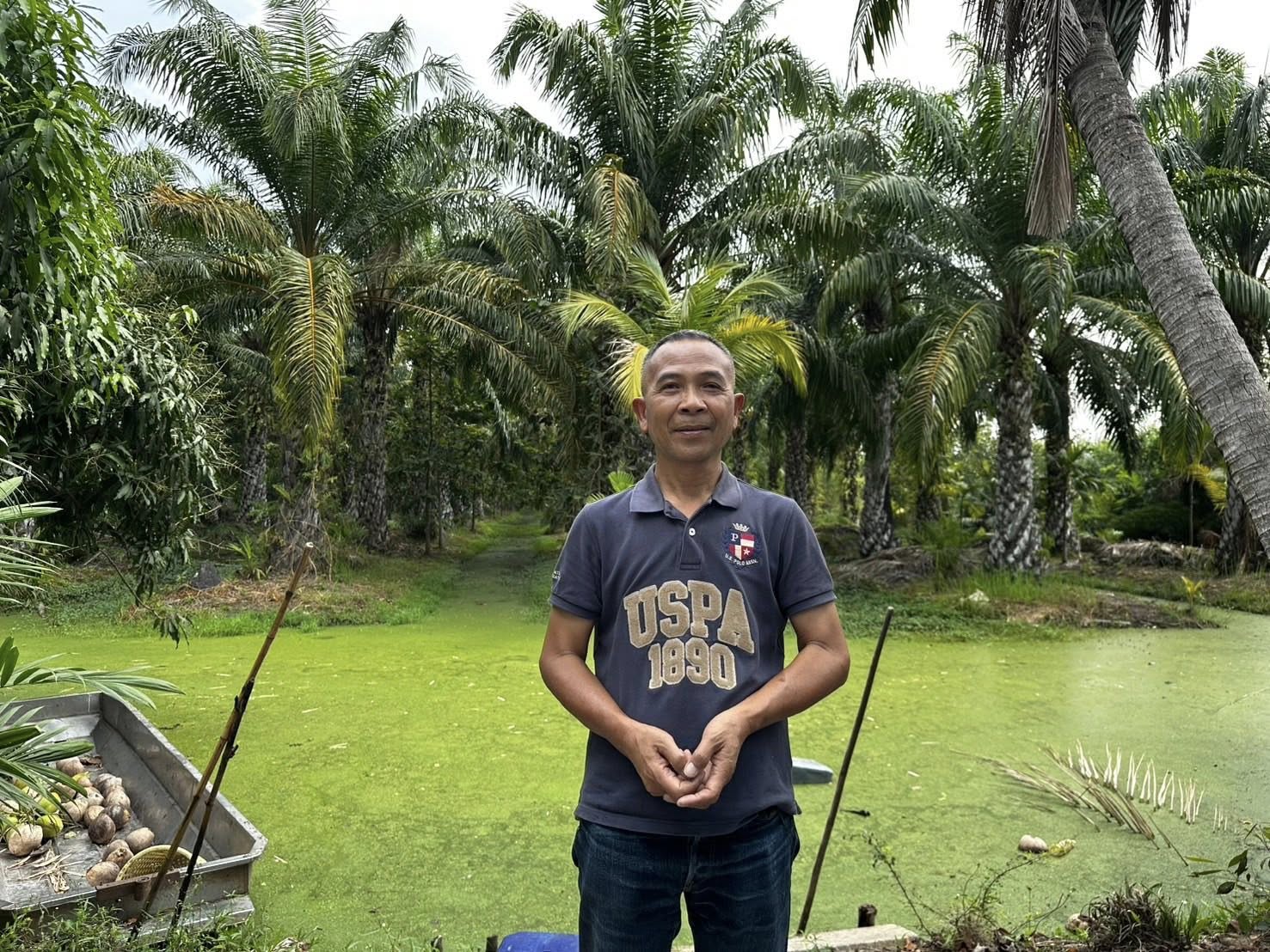 title - นายจักรพงศ์ วรเสฏฐ์ฐากูร นายช่างสำรวจอาวุโส และผู้ช่วยตำแหน่งนิติกร ดำเนินการตรวจสอบที่ดินแปลงที่ดินเกี่ยวกับการทำประโยชน์ พร้อมสอบแปลงที่ดินข้างเคียง กรณีการถือครองและทำประโยชน์ในที่ดินของเกษตรกรอื่นโดยไม่ได้รับอนุญาต ข้อ 62 