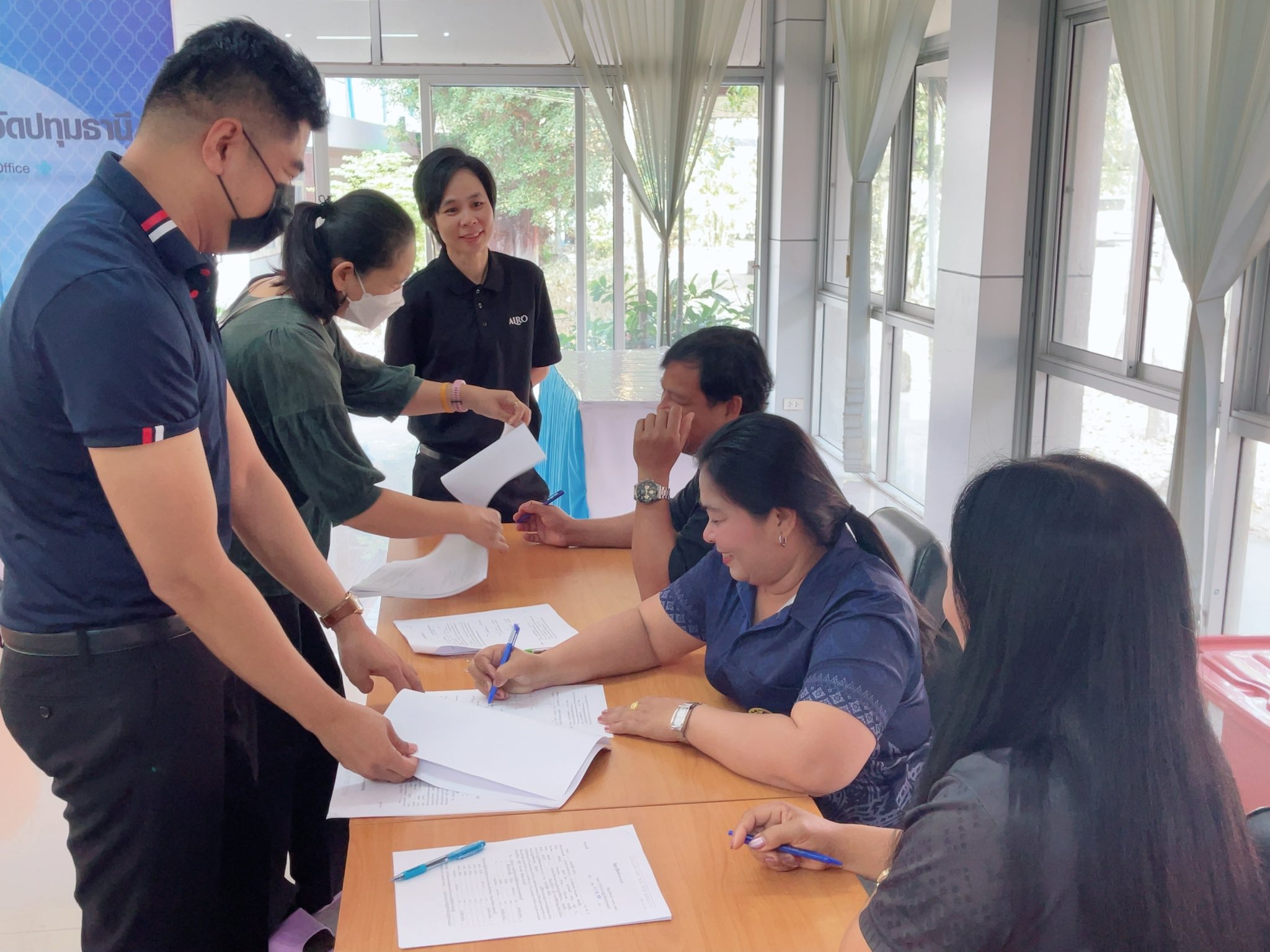 title - กลุ่มการเงินบัญชีและจัดเก็บผลประโยชน์ สำนักงานการปฏิรูปที่ดินจังหวัดปทุมธานี ปล่อยสินเชื่อเงินกองทุนฯ ให้แก่เกษตรกรในเขตปฏิรูปที่ดิน ตำบลบึงบอน ตำบลบึงชำอ้อ อำเภอหนองเสือ จังหวัดปทุมธานี จำนวน 7 ราย