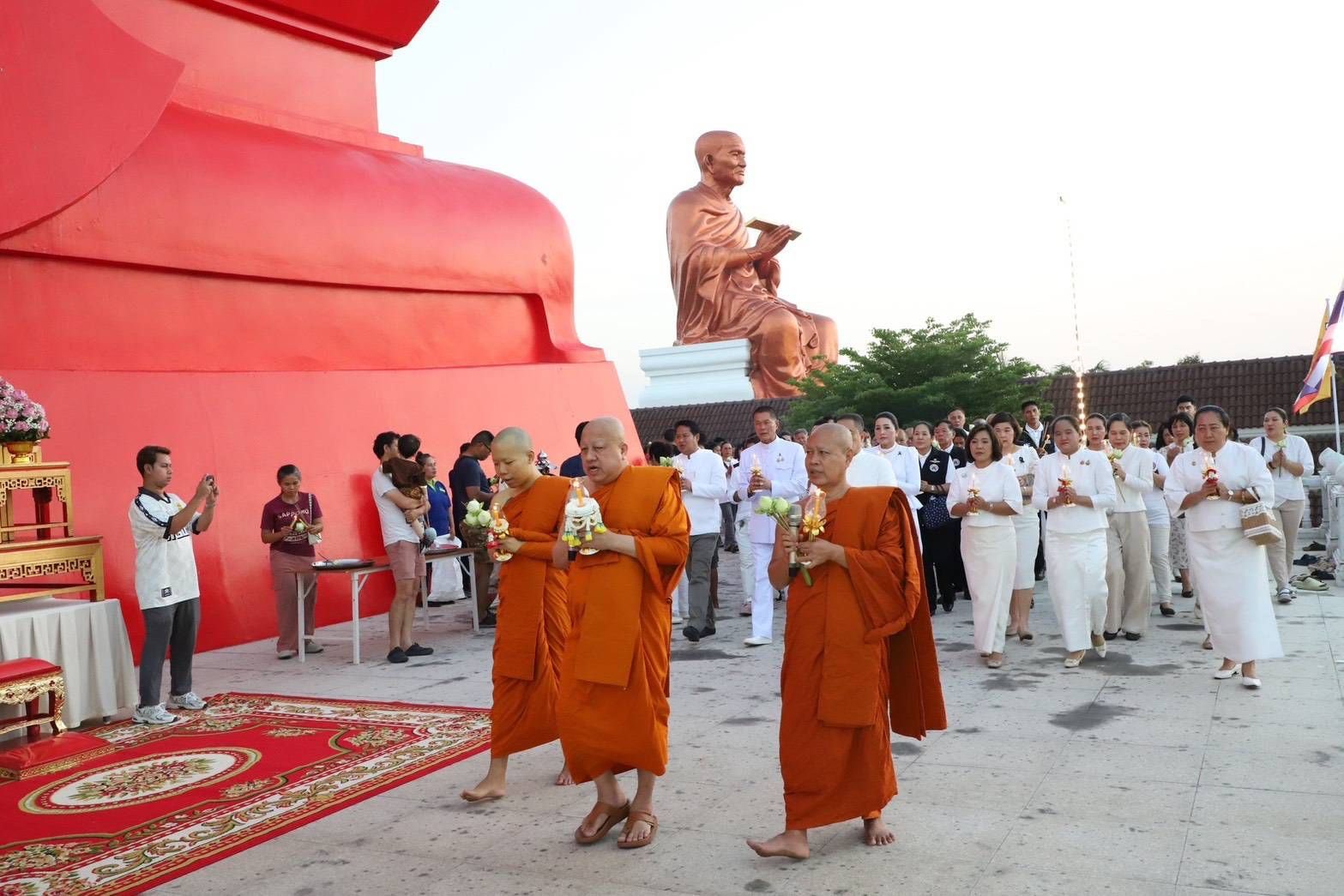 title - เข้าร่วมพิธีเวียนเทียน รอบหลวงพ่อโสธรองค์ใหญ่ ริมแม่น้ำเจ้าพระยา เนื่องในวันมาฆบูชา ณ วัดโบสถ์ ตำบลบางกระบือ อำเภอสามโคก จังหวัดปทุมธานี