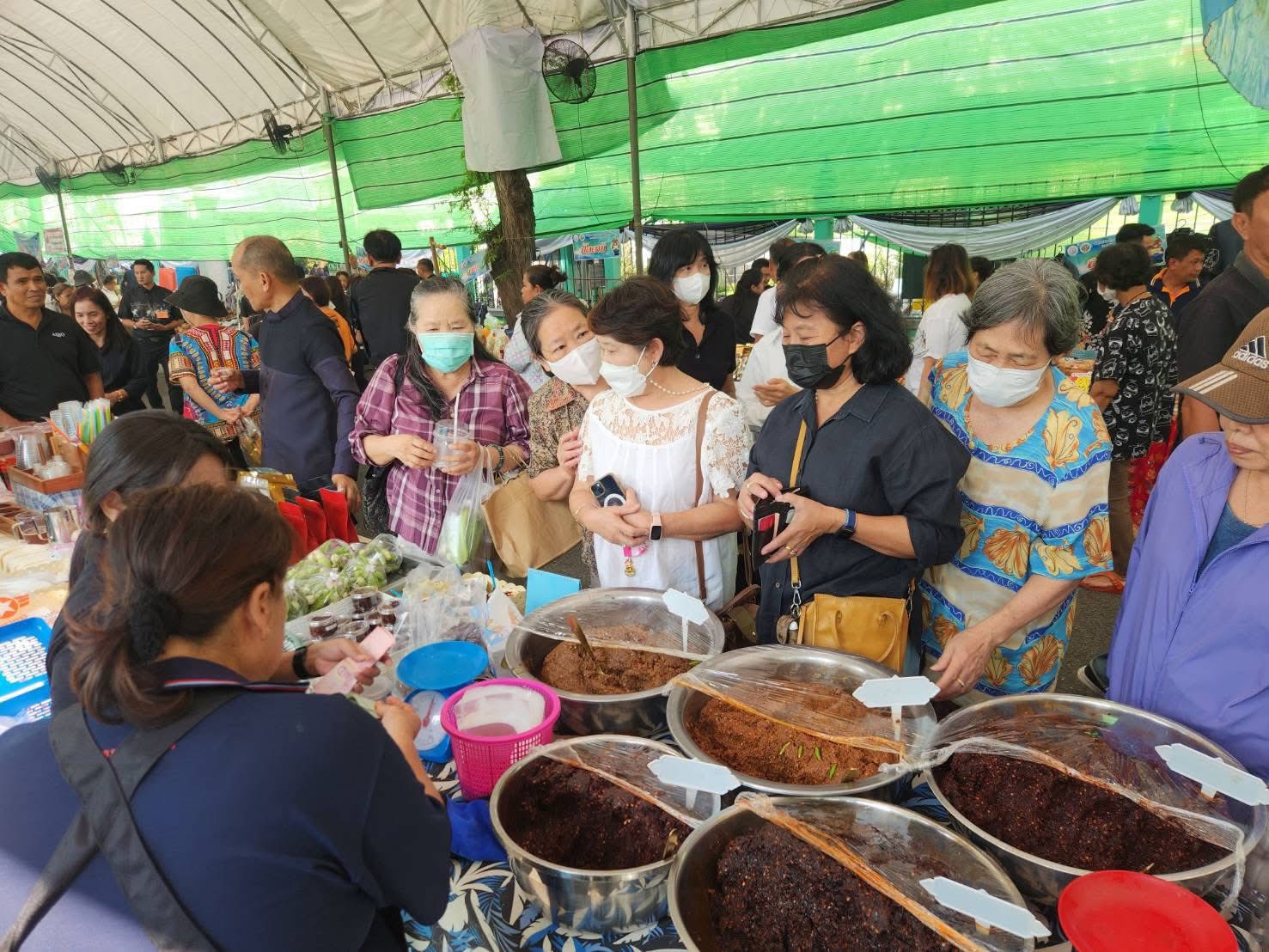 title - บูธ ส.ป.ก. ปทุมธานี ขายดีมากๆ ขอขอบคุณลูกค้าทุกๆท่าน #สร้างสิทธิเสริมทุนหนุนเกษตร งานสถาปนา 51ปี ส.ป.ก. 5-7 มีนาคม @ถนนราชดำเนินนอก