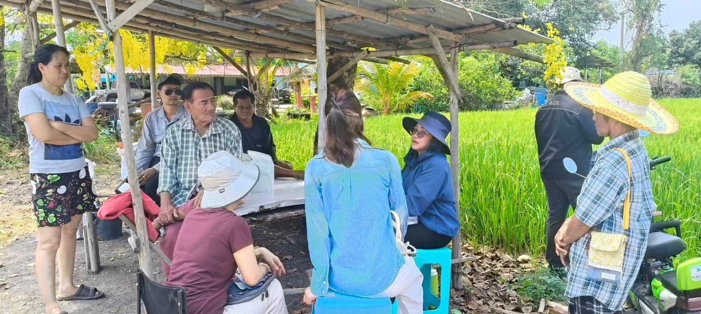title - นางสาวเทพิน รัตนา ผอ. กลุ่มยุทธศาสตร์ฯ และ นายจักรพงษ์ วรเสฏฐ์ฐากูร ผอ. กลุ่มงานช่าง ลงพื้นที่ตรวจสภาพแปลงเกษตรกรรมตามที่มีผู้เสนอขาย 