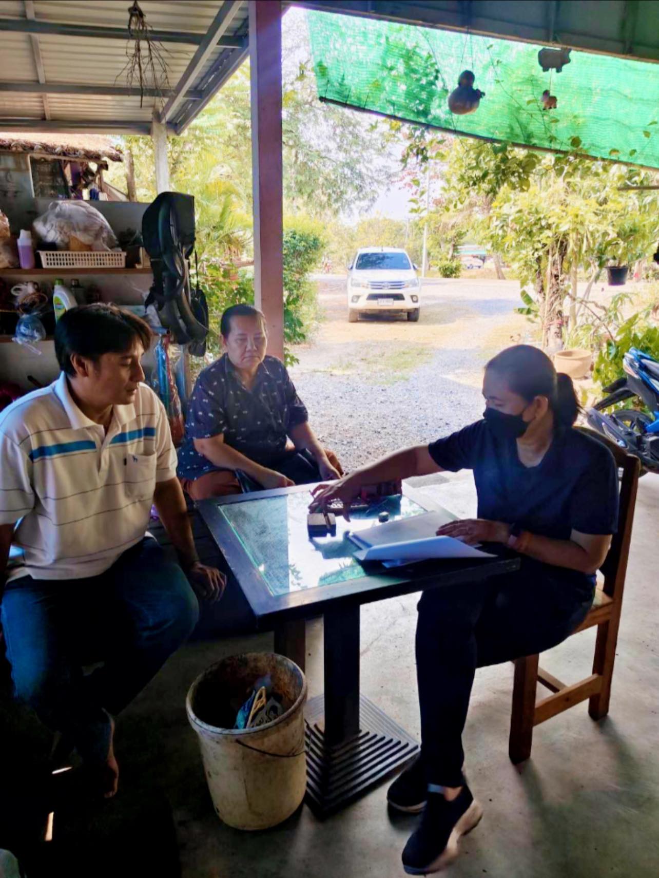 title - กลุ่มการเงินฯ นายเพลิน ศรีดี น.ส.ศุภมาส วงษารัตน์ และ เจ้าหน้าที่กลุ่มยุทธศาสตร์ฯ￼ นางสายรุ้ง พิละมาตย์ ออกติดตามเร่งรัดจัดเก็บเงินกู้และรับคำขอกู้ยืมเงินจาก ส.ป.ก. ในเขตปฏิรูปที่ดิน 