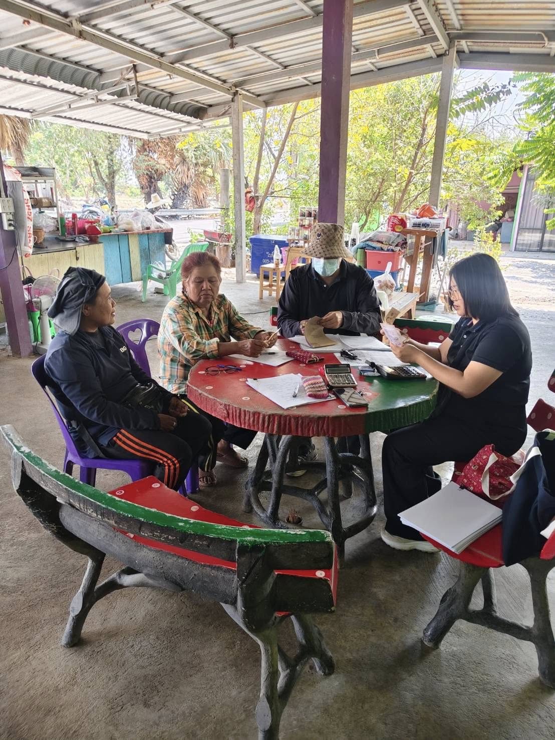 title - กลุ่มการเงินฯ นายเพลิน ศรีดี น.ส.ศุภมาส วงษารัตน์ และ เจ้าหน้าที่กลุ่มยุทธศาสตร์ฯ￼ นางสายรุ้ง พิละมาตย์ ออกติดตามเร่งรัดจัดเก็บเงินกู้และรับคำขอกู้ยืมเงินจาก ส.ป.ก. ในเขตปฏิรูปที่ดิน 