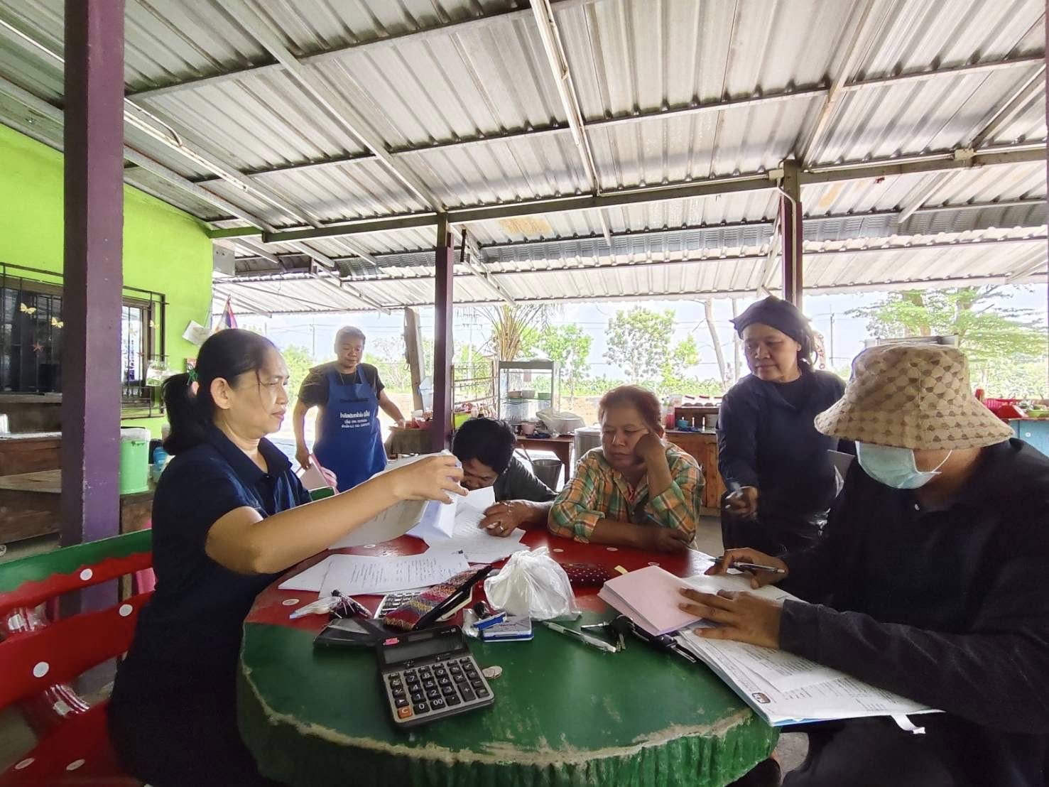 title - กลุ่มการเงินฯ นายเพลิน ศรีดี น.ส.ศุภมาส วงษารัตน์ และ เจ้าหน้าที่กลุ่มยุทธศาสตร์ฯ￼ นางสายรุ้ง พิละมาตย์ ออกติดตามเร่งรัดจัดเก็บเงินกู้และรับคำขอกู้ยืมเงินจาก ส.ป.ก. ในเขตปฏิรูปที่ดิน 