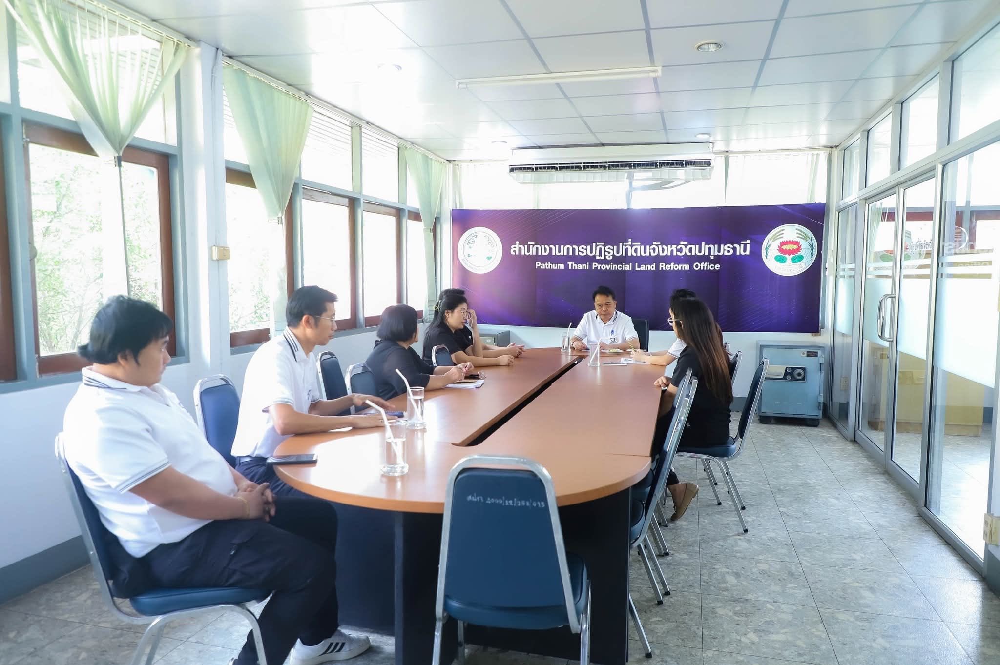 title - นายกฤษณะ ดีปาละ รองเลขาธิการ ส.ป.ก. ตรวจเยี่ยม ส.ป.ก.ปทุมธานี โดยมี นางสาวฐิติมา วัฒนจัง ปฏิรูปที่ดินจังหวัดปทุมธานี ข้าราชกการ และเจ้าหน้าที่ ส.ป.ก.ปทุมธานี ให้การต้อนรับ ได้รับฟังปัญหา อุปสรรค และผลการดำเนินงานของ ส.ป.ก.ปทุมธานี