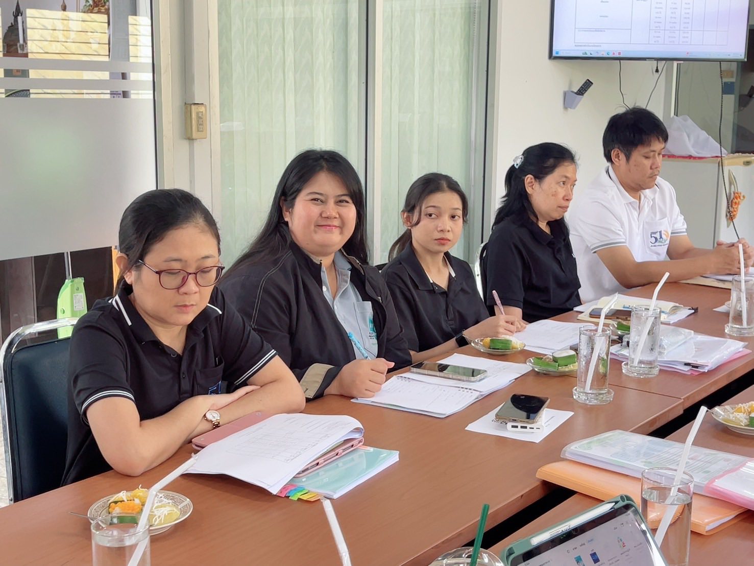 title - นางสาวฐิติมา วัฒนจัง ปฏิรูปที่ดินจังหวัดปทุมธานี พร้อมด้วย ผอ.กลุ่มการเงิน ผอ.กลุ่มยุทธศาสตร์ฯ￼ รษก.ผอ.กลุ่มกฎหมาย และเจ้าหน้าที่ ส.ป.ก.ปทุมธานี ร่วมประชุมกำหนดวางแผนงานกิจกรรมจัดที่ดินเอกชนและกิจกรรมจัดที่ดินเอกชน 7 กิจกรรมเพื่อบริหารจัดการที่ดินเอกชน