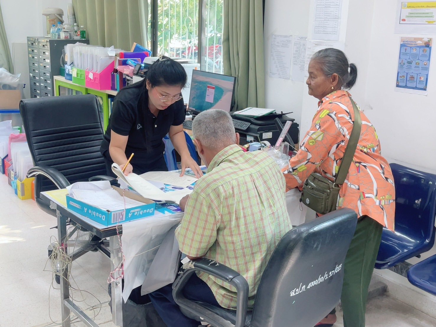title - นางสาวฐิติมา วัฒนจัง ปฏิรูปที่ดินจังหวัดปทุมธานี ￼มอบสัญญาเช่า/เช่าซื้อที่ดินเพื่อเกษตรกรรม จากการโอนสิทธิมรดกสิทธิ จำนวน 14 สัญญา