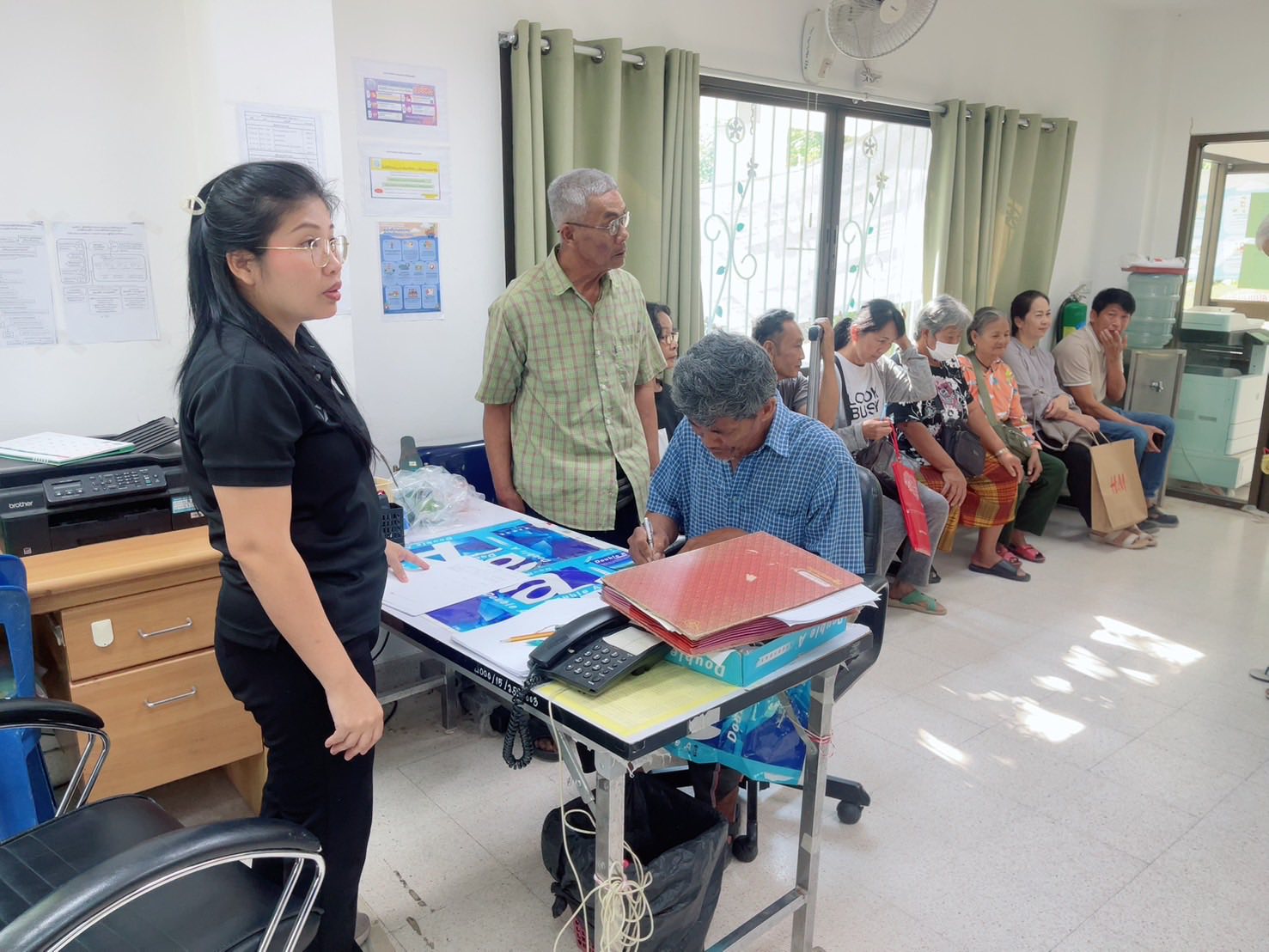 title - นางสาวฐิติมา วัฒนจัง ปฏิรูปที่ดินจังหวัดปทุมธานี ￼มอบสัญญาเช่า/เช่าซื้อที่ดินเพื่อเกษตรกรรม จากการโอนสิทธิมรดกสิทธิ จำนวน 14 สัญญา
