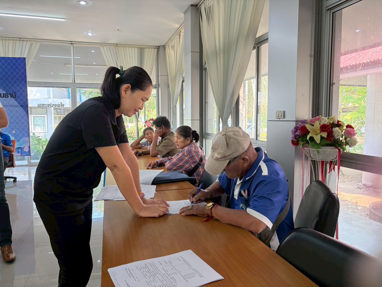 title - กลุ่มการเงินบัญชีและจัดเก็บผลประโยชน์ สำนักงานการปฏิรูปที่ดินจังหวัดปทุมธานี ปล่อยสินเชื่อเงินกองทุนการปฏิรูปที่ดินฯ ให้แก่เกษตรกรในเขตปฏิรูปที่ดิน ตำบลคลองหก อำเภอคลองหลวง และ ตำบลบึงชำอ้อ อำเภอหนองเสือ จังหวัดปทุมธานี จำนวน 10 ราย