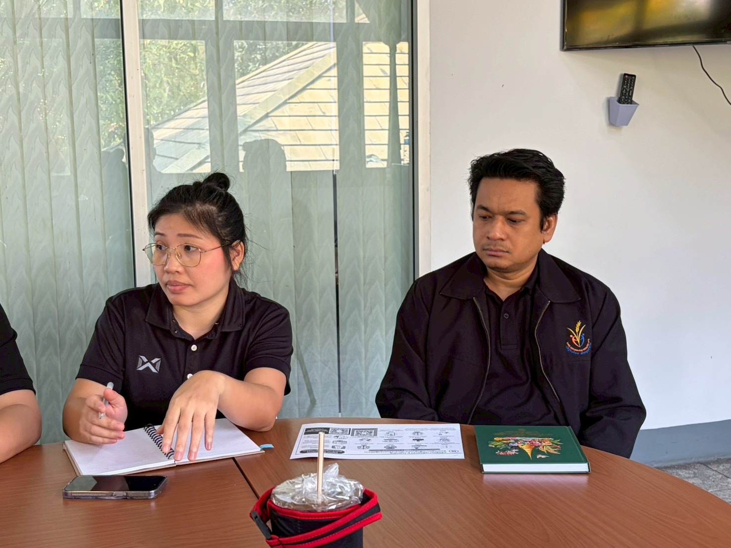 title - นางสาวฐิติมา วัฒนจัง ปฏิรูปที่ดินจังหวัดปทุมธานี พร้อมด้วยข้าราชการ พนักงานราชการ และพนักงานกองทุน ร่วมประชุม ณ ห้องประชุมเล็ก ส.ป.ก.ปทุมธานี