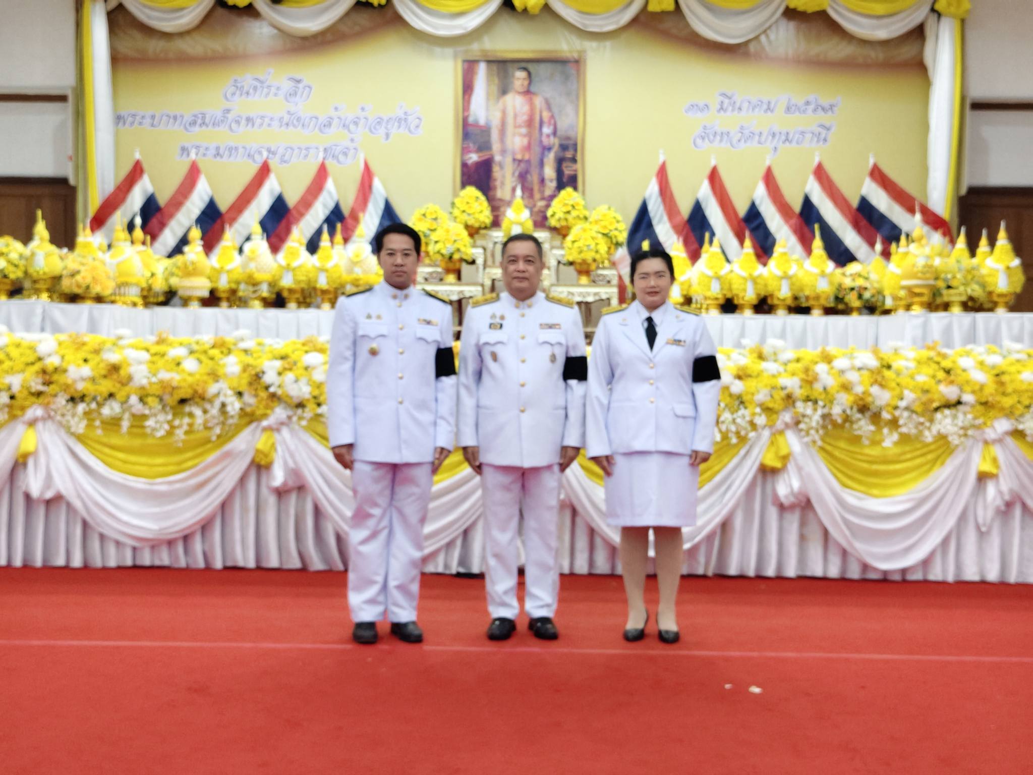 title - เข้าร่วมพิธีน้อมรำลึกพระบาทสมเด็จพระนั่งเกล้าเจ้าอยู่หัว พระมหาเจษฎาราชเจ้า   โดยมี 