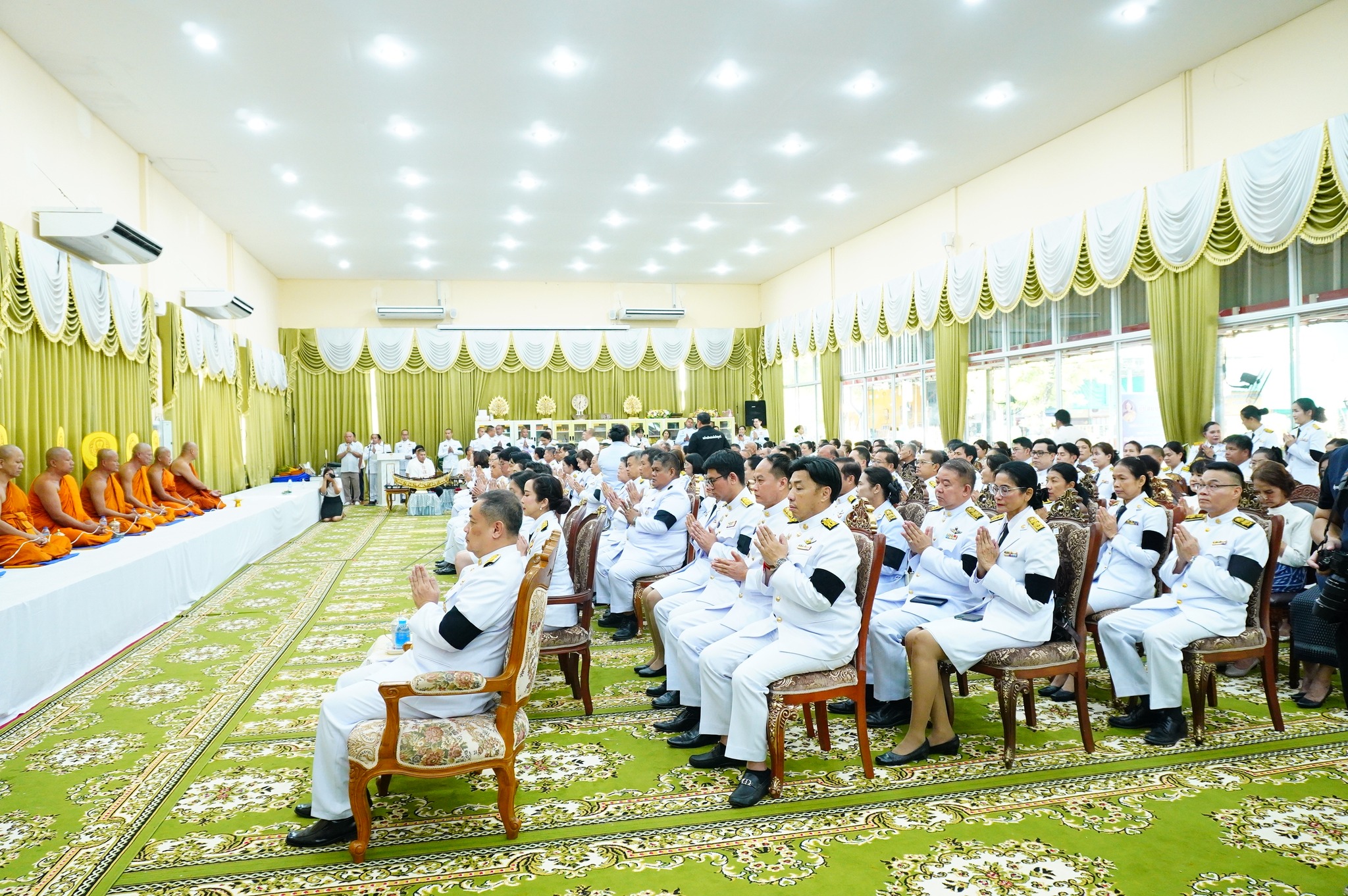 title - เข้าร่วมพิธีเจริญพระพุทธมนต์และทำบุญตักบาตรถวายพระราชกุศลเฉลิมพระเกียรติ สมเด็จพระกนิษฐาธิราชเจ้า กรมสมเด็จพระเทพรัตนราชสุดาฯ สยามบรมราชกุมารี เนื่องในโอกาสวันคล้ายวันพระราชสมภพ ๒ เมษายน ๒๕๖๙, พิธีทอดผ้าป่าสมทบกองทุนพัฒนาเด็กชนบท