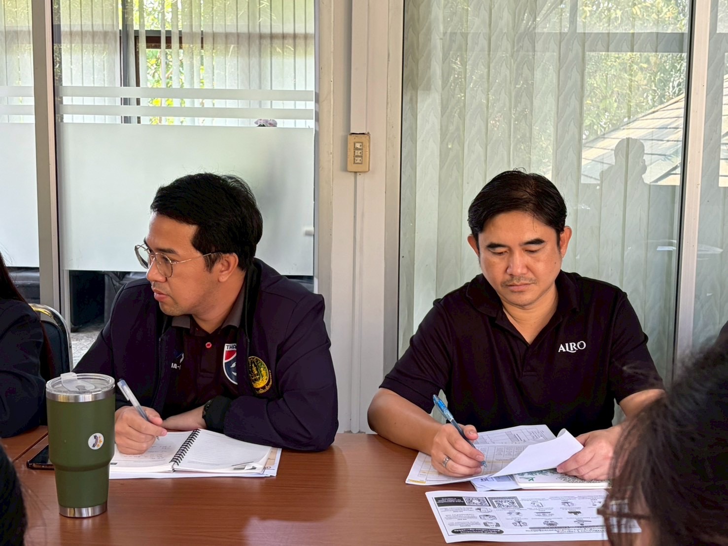 title - นางสาวฐิติมา วัฒนจัง ปฏิรูปที่ดินจังหวัดปทุมธานี พร้อมด้วยข้าราชการ พนักงานราชการ และพนักงานกองทุน ร่วมประชุม ณ ห้องประชุมเล็ก ส.ป.ก.ปทุมธานี