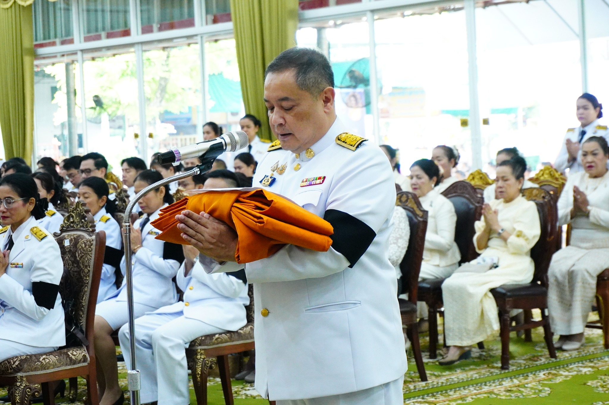 title - เข้าร่วมพิธีเจริญพระพุทธมนต์และทำบุญตักบาตรถวายพระราชกุศลเฉลิมพระเกียรติ สมเด็จพระกนิษฐาธิราชเจ้า กรมสมเด็จพระเทพรัตนราชสุดาฯ สยามบรมราชกุมารี เนื่องในโอกาสวันคล้ายวันพระราชสมภพ ๒ เมษายน ๒๕๖๙, พิธีทอดผ้าป่าสมทบกองทุนพัฒนาเด็กชนบท