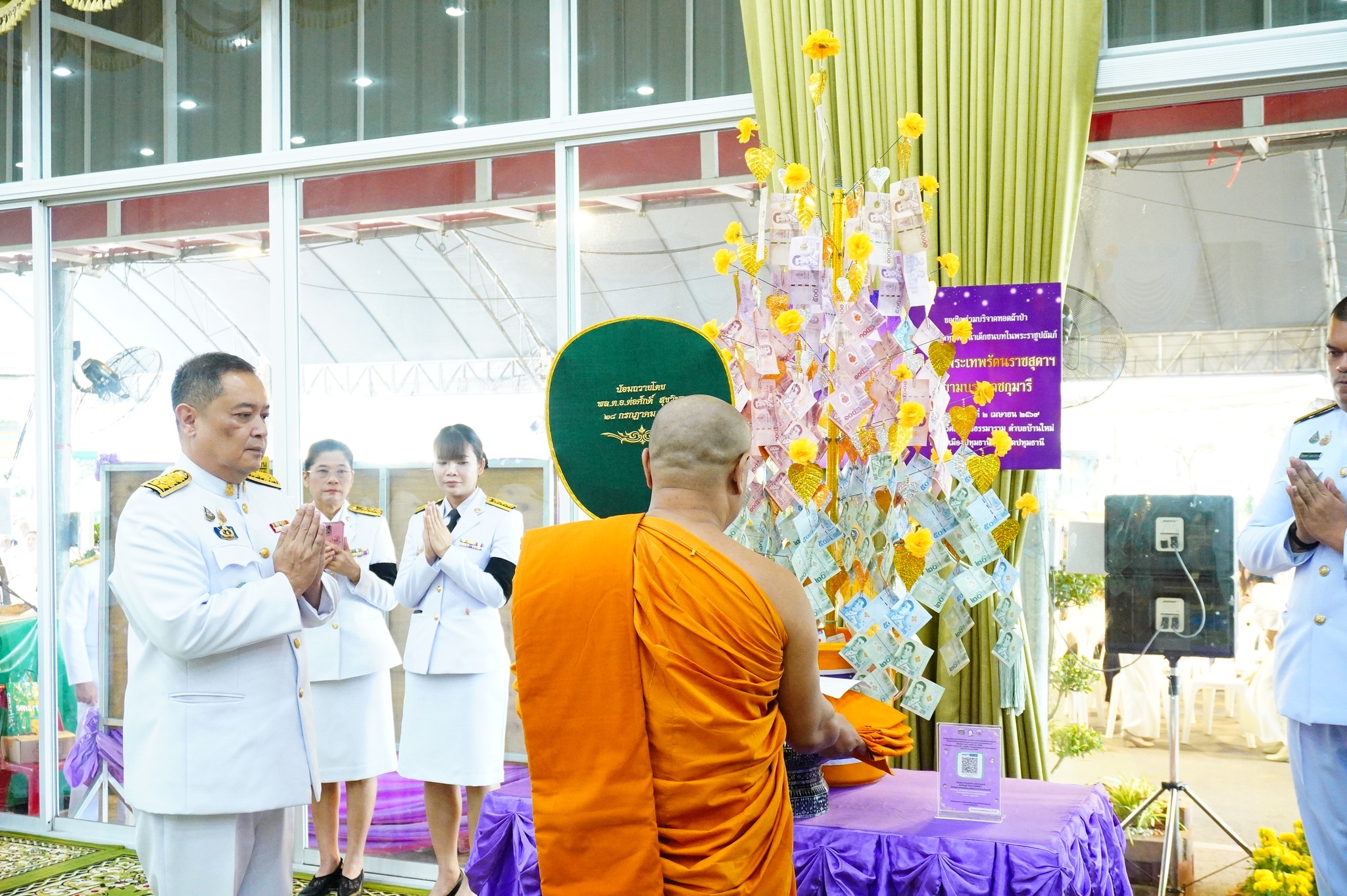 title - เข้าร่วมพิธีเจริญพระพุทธมนต์และทำบุญตักบาตรถวายพระราชกุศลเฉลิมพระเกียรติ สมเด็จพระกนิษฐาธิราชเจ้า กรมสมเด็จพระเทพรัตนราชสุดาฯ สยามบรมราชกุมารี เนื่องในโอกาสวันคล้ายวันพระราชสมภพ ๒ เมษายน ๒๕๖๙, พิธีทอดผ้าป่าสมทบกองทุนพัฒนาเด็กชนบท