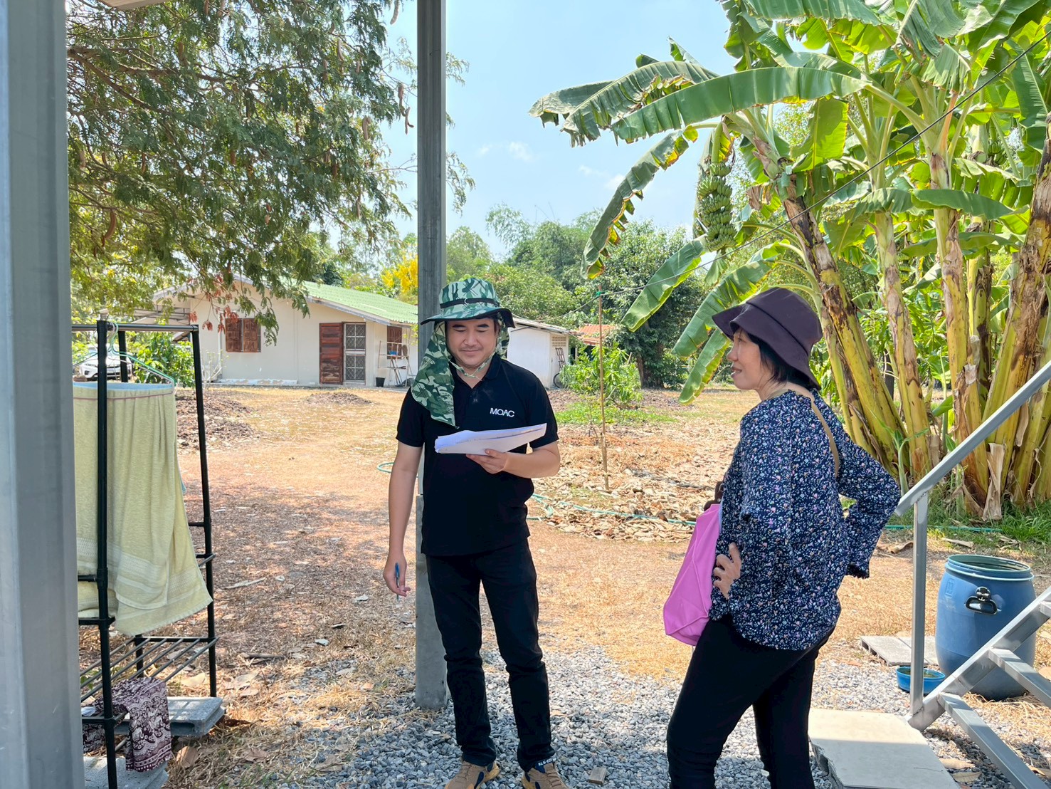 title - โดยนายจักรพงศ์ วรเสฏฐ์ฐากูร นายช่างสำรวจอาวุโส และผู้ช่วยนายช่างสำรวจระวังชี้แนวเขตที่ดิน ร่วมกับช่างรังวัด สำนักงานที่ดินจังหวัดปทุมธานี สาขาธัญบุรี