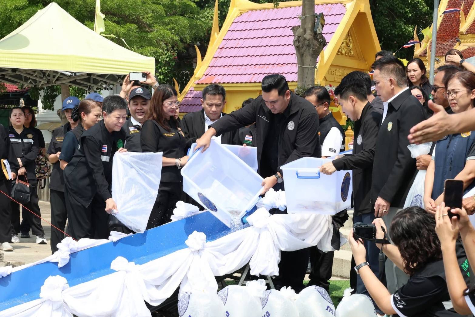 title - ร่วมต้อนรับ รัฐมนตรีช่วยว่าการกระทรวงเกษตรและสหกรณ์ นายวัชระพล ขาวขำ ตรวจราชการและติดตามงานตามนโยบาย ในพื้นที่จังหวัดปทุมธานี
