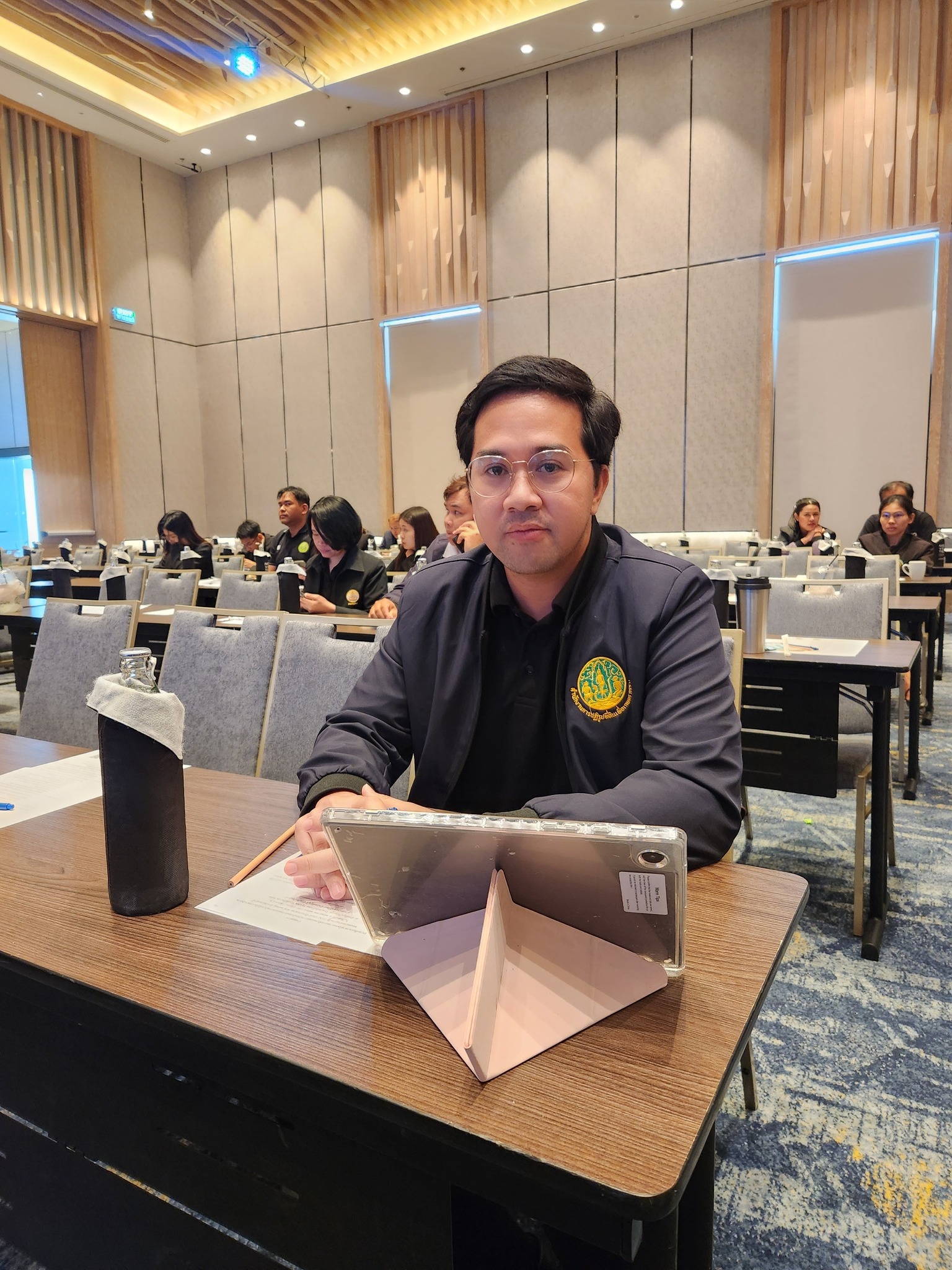 title - เข้าร่วมอบรมสัมมนาตามโครงการยกระดับคะแนนการประเมินคุณธรรมและความโปร่งใสในการดำเนินงานของหน่วยงานภาครัฐ (ITA) ประจำปีงบประมาณ พ.ศ . 2529 จังหวัดปทุมธานี ณ ห้องธัญบุรีบอลรูม โรงแรมโนโวเทล ฟิวเจอร์พาร์ครังสิต