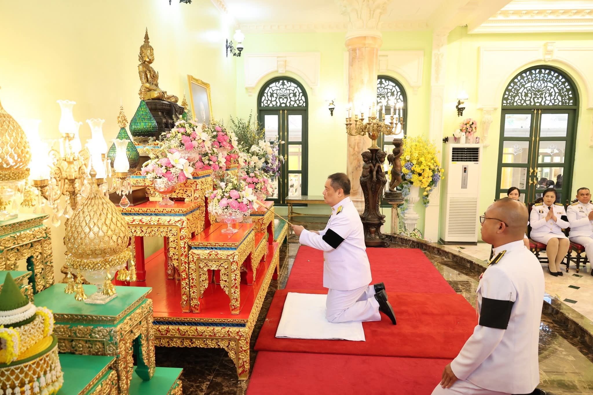 title - เข้าร่วมพิธีสวดพระพุทธมนต์และพิธีทำบุญตักบาตรถวายพระราชกุศล เนื่องในโอกาสการประกาศยกย่องพระเกียรติคุณพระราชกรณียกิจในวาระครบ 100 ปี สมเด็จพระนางเจ้ารำไพพรรณี พระบรมราชินี ในรัชกาลที่ 7 