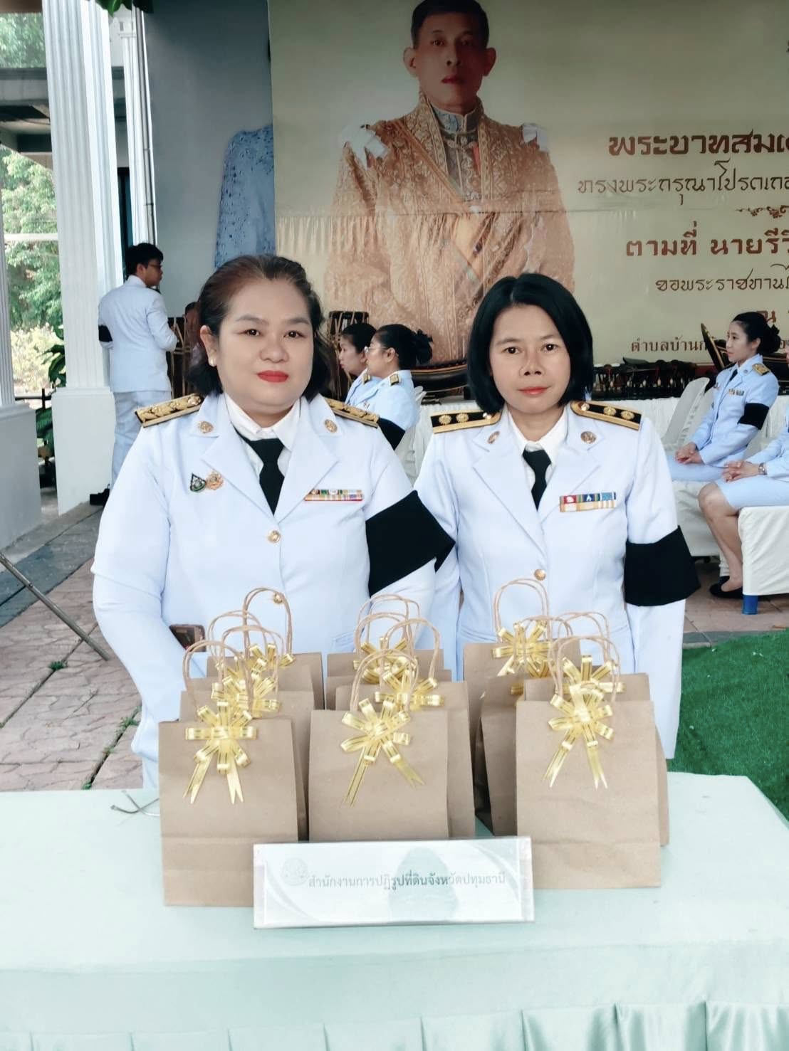 title - เข้าร่วมพิธีสวดพระพุทธมนต์และพิธีทำบุญตักบาตรถวายพระราชกุศล เนื่องในโอกาสการประกาศยกย่องพระเกียรติคุณพระราชกรณียกิจในวาระครบ 100 ปี สมเด็จพระนางเจ้ารำไพพรรณี พระบรมราชินี ในรัชกาลที่ 7 