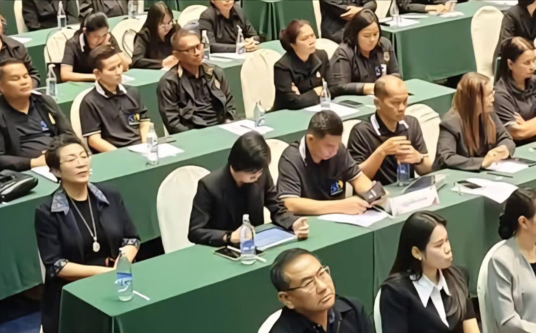title - รับมอบนโยบาย รัฐมนตรีช่วยว่าการกระทรวงเกษตรและสหกรณ์ ￼นายวัชระพล ขาวขำ   ●เร่งออกโฉนดเพื่อการเกษตร 2 แสน ภายในปี 2570 ●จัดที่ดินตามข้อ 62 แก้ปัญหาที่ดินเปลี่ยนมือ