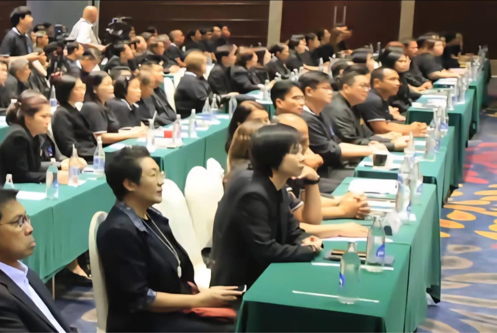 title - รับมอบนโยบาย รัฐมนตรีช่วยว่าการกระทรวงเกษตรและสหกรณ์ ￼นายวัชระพล ขาวขำ   ●เร่งออกโฉนดเพื่อการเกษตร 2 แสน ภายในปี 2570 ●จัดที่ดินตามข้อ 62 แก้ปัญหาที่ดินเปลี่ยนมือ