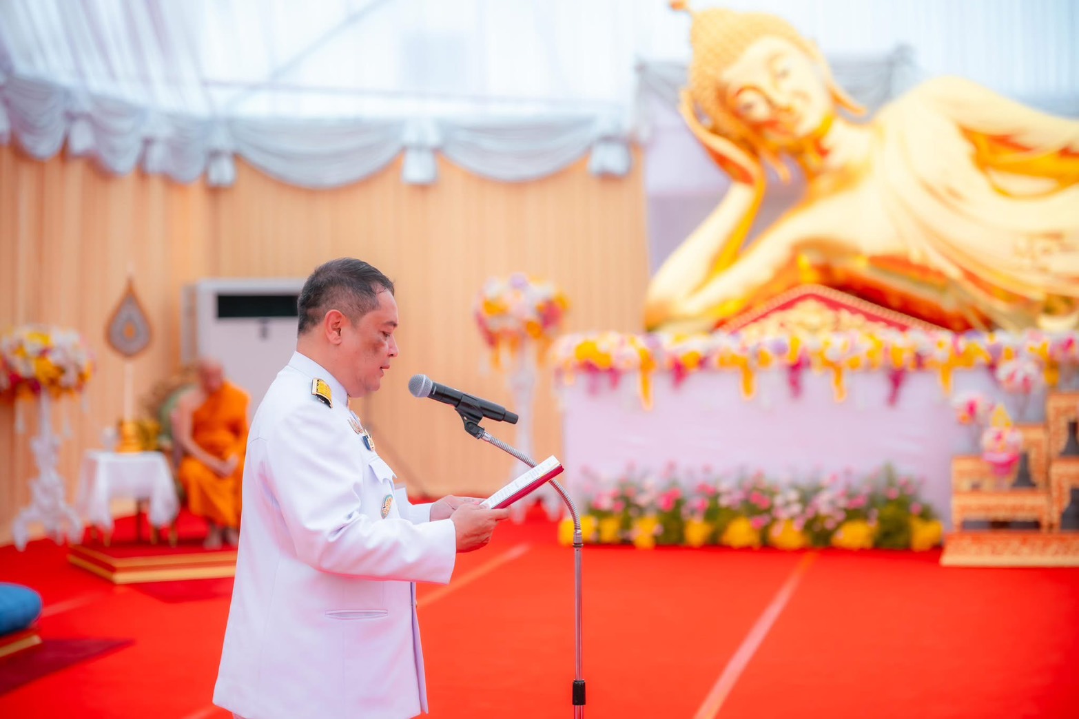 title - โดย นางสาวฐิติมา วัฒนจัง ปฏิรูปที่ดินจังหวัดปทุมธานี มอบหมายนายจักรพงศ์  วรเสฏฆกฐ์ฐากูร นายช่างสำรวจอาวุโส ร่วมเฝ้ารับเสด็จเจ้าจอม พลโทหญิง ท่านผู้หญิงอรอนงค์ ปิยนาฏวชิรพัทธ์ิเป็นผู้แทนพระองค์ไปในการประกอบพิธีสมโภช