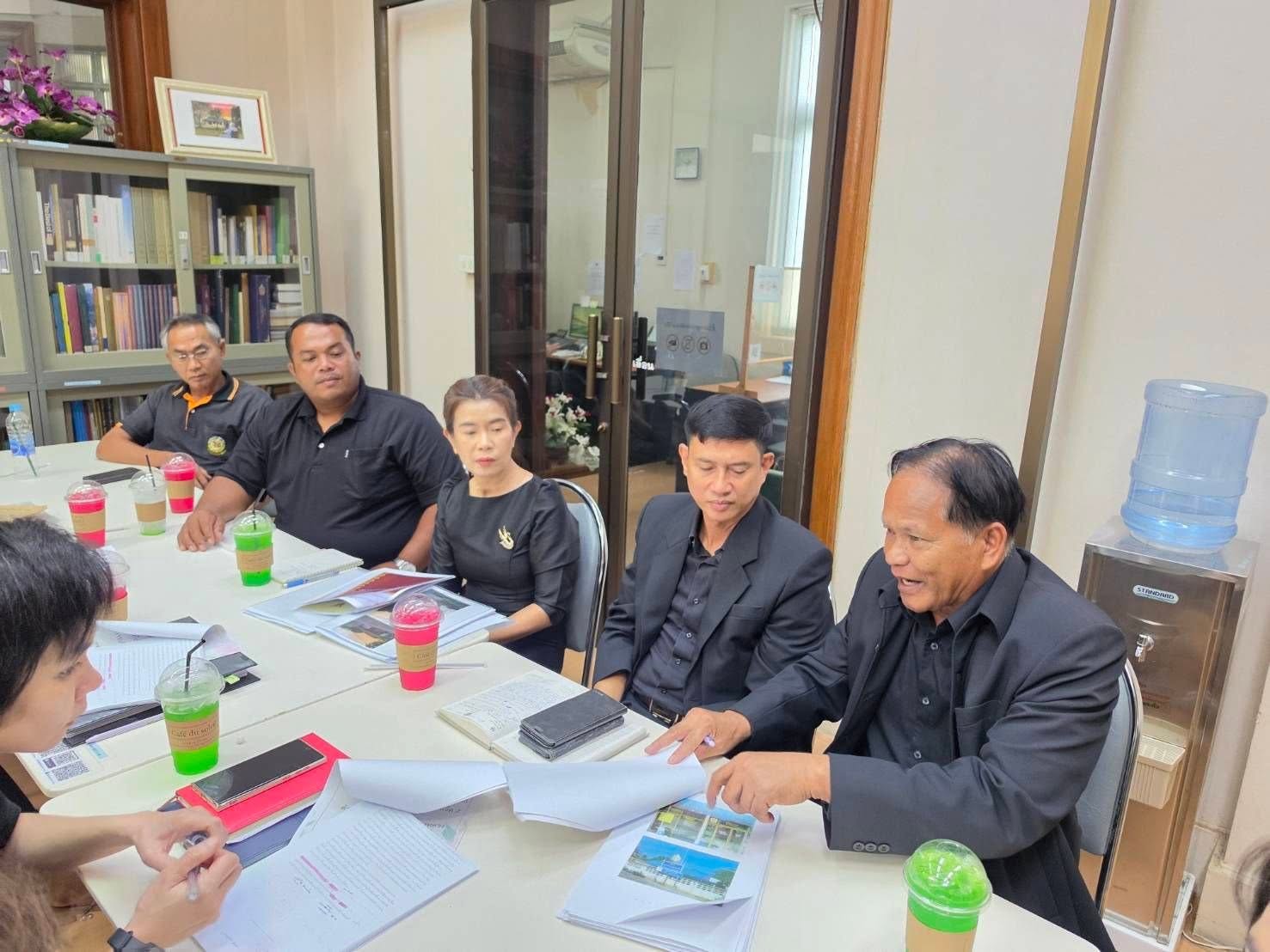 title - เข้าร่วมประชุมหารือแนวทางในการแก้ปัญหาการขออนุญาตใช้ประโยชน์ที่ดินส.ป.ก.ของ อบต.คลองเจ็ด โดยมี นางสาวพจนันท์ กองมาก ผู้ตรวจราชการ ส.ป.ก.  ปฏิรูปที่ดินจังหวัดสุพรรณบุรี และ รษก.ผอ. กลุ่มอนุญาตฯ ร่วมให้ความเห็น