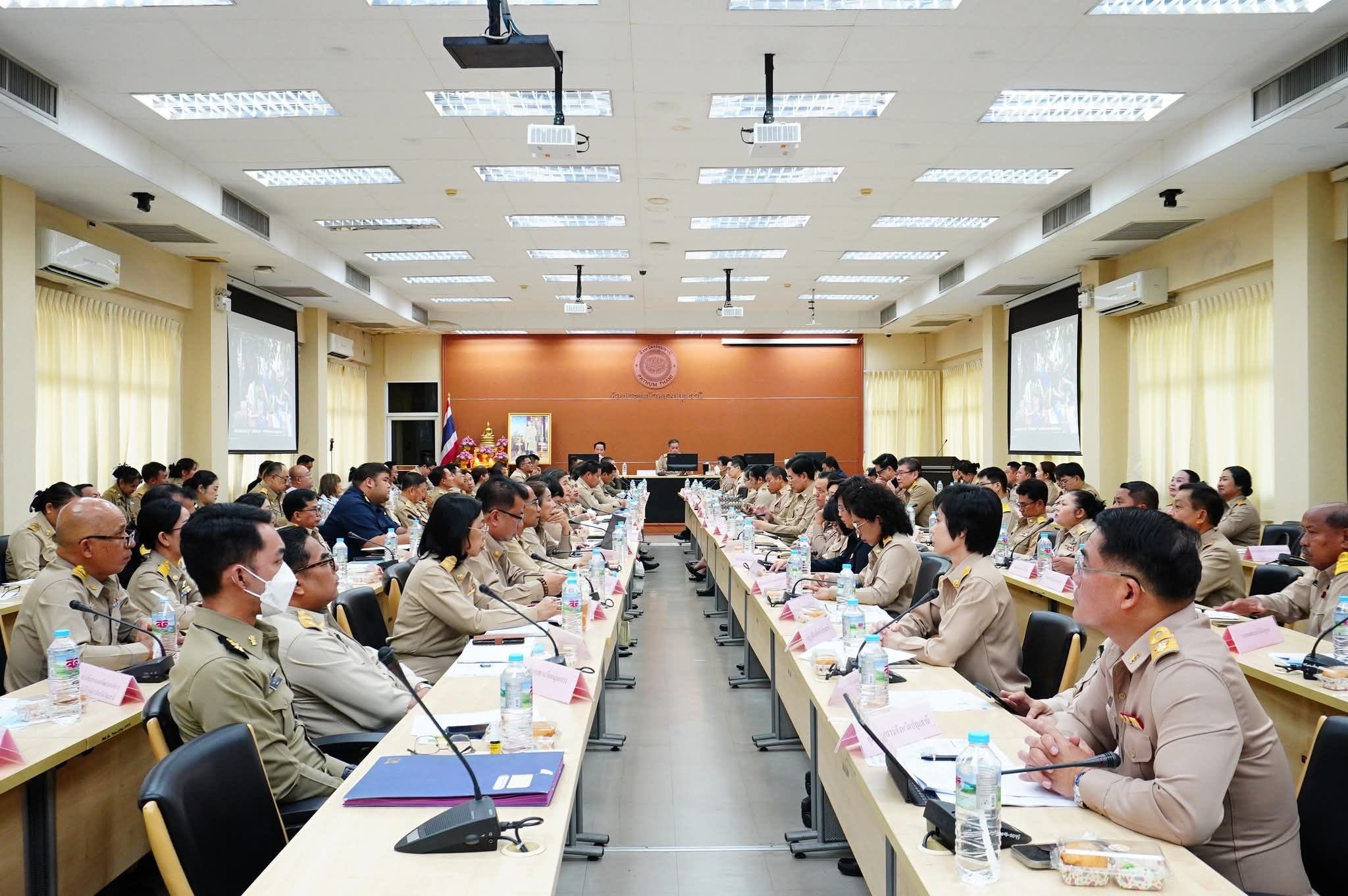 title - เข้าร่วมประชุมคณะกรมการจังหวัด หัวหน้าส่วนราชการจังหวัดปทุมธานี ประจำเดือนมกราคม 2569 ณ ห้องประชุมบัวหลวงปทุมธานี ชั้น 5 ศาลากลางจังหวัดปทุมธานี