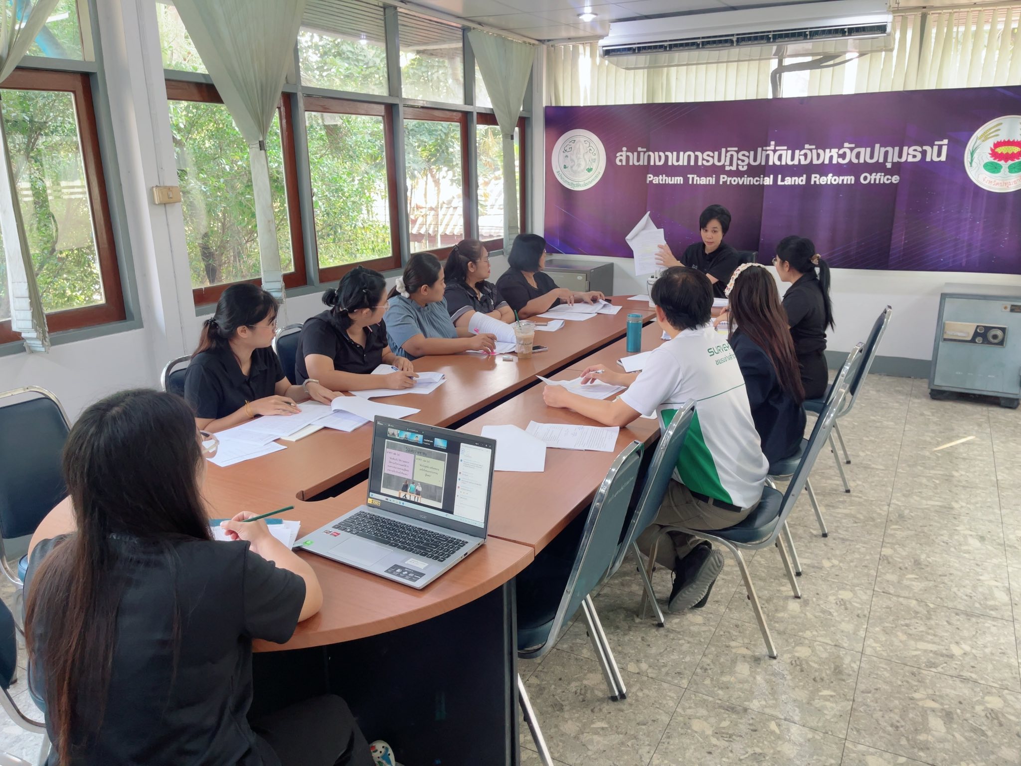 title - ประชุมจัดทำข้อตกลงเกี่ยวกับการมอบหมายงานและการประเมินผลการปฏิบัติราชการ ครั้งที่1 ประจำปีงบประมาณ 2569 ร่วมกับข้าราชการในสังกัด ส.ป.ก. ปทุมธานี