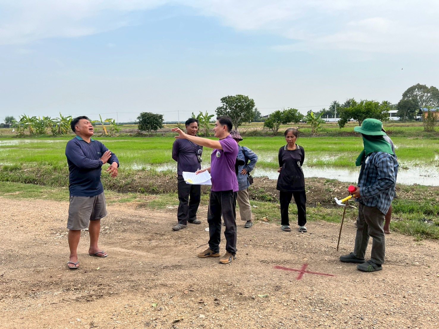 มอบหมายให้กลุ่มงานช่างและแผนที่ โดยนายจักรพงศ์ วรเสฏฐ์ฐากูร นายช่างสำรวจอาวุโส และผู้ช่วยนายช่างสำรวจ รังวัดแบ่งแปลงที่ดิน แก้ไขปัญหาสิ่งปลูกสร้างในที่ดินให้กับทายาทเกษตรในการขอรับมรดกสิทธิ ต่อไป