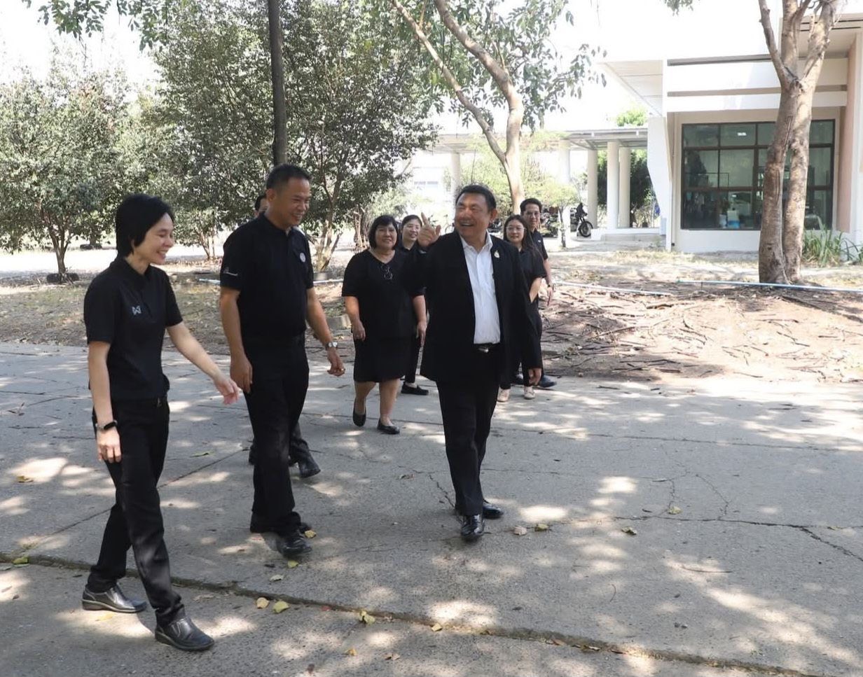 title - เลขาธิการ ส.ป.ก. ตรวจเยี่ยม ส.ป.ก. ปทุมธานี โดยมี นางสาวฐิติมา วัฒนจัง ปฏิรูปที่ดินจังหวัดปทุมธานี ผอ.กลุ่ม และหน.ฝ่าย ให้การต้อนรับ