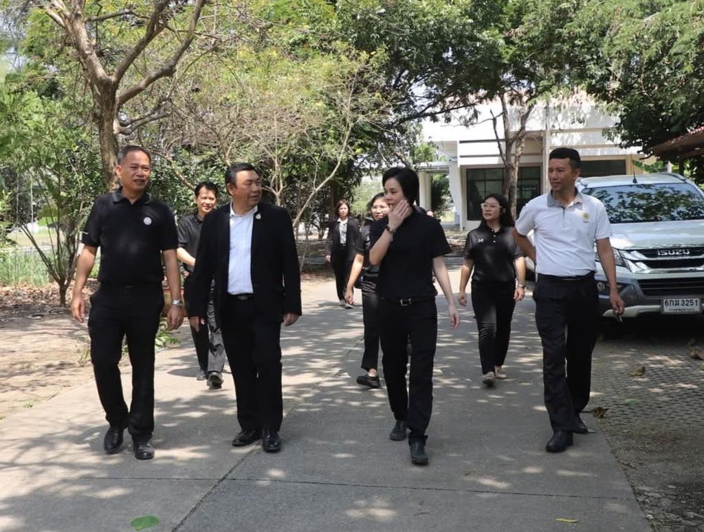 title - เลขาธิการ ส.ป.ก. ตรวจเยี่ยม ส.ป.ก. ปทุมธานี โดยมี นางสาวฐิติมา วัฒนจัง ปฏิรูปที่ดินจังหวัดปทุมธานี ผอ.กลุ่ม และหน.ฝ่าย ให้การต้อนรับ