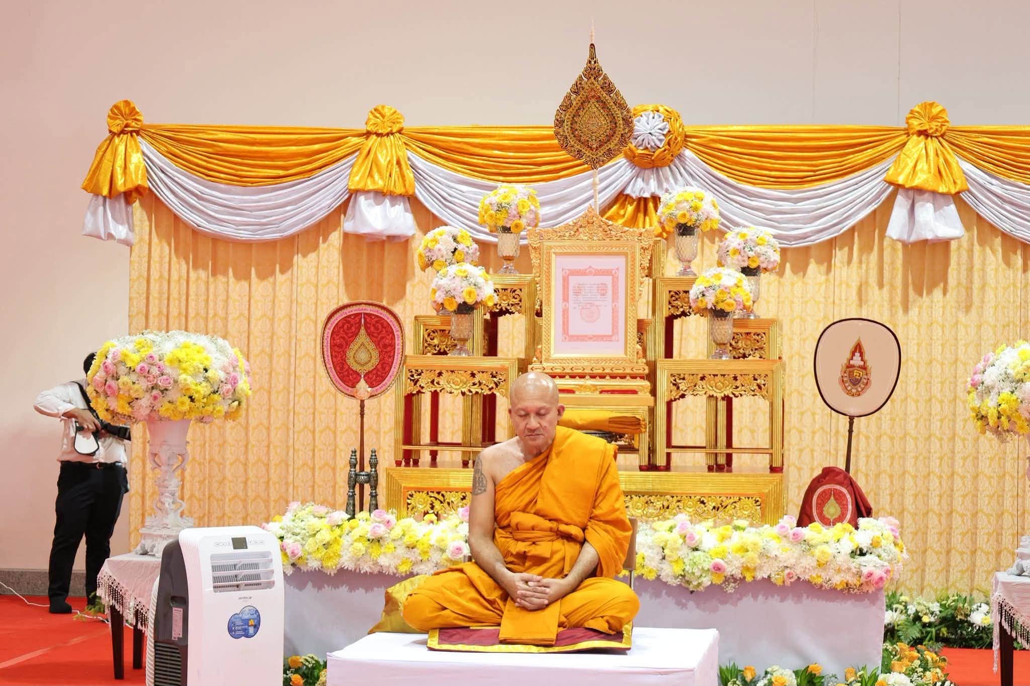 title - เข้าร่วมพิธี ในโอกาสพระบาทสมเด็จพระวชิรเกล้าเจ้าอยู่หัว มีพระบรมราชโองการโปรดพระราชทานสัญญาบัตรตั้งสมณศักดิ์ พระราชสิริวัชรรังษี เป็น พระเทพสิริวัชรรังษี ปรีชาศาสนกิจบริหาร สีลสมาจารนิวิฐมหาคณิสสร บวรสังฆาราม คามวาสี พระราชาคณะชั้นเทพ สถิต  ณ วัดชินวราราม วรวิหาร พระอารามหลวง จังหวัดปทุมธานี