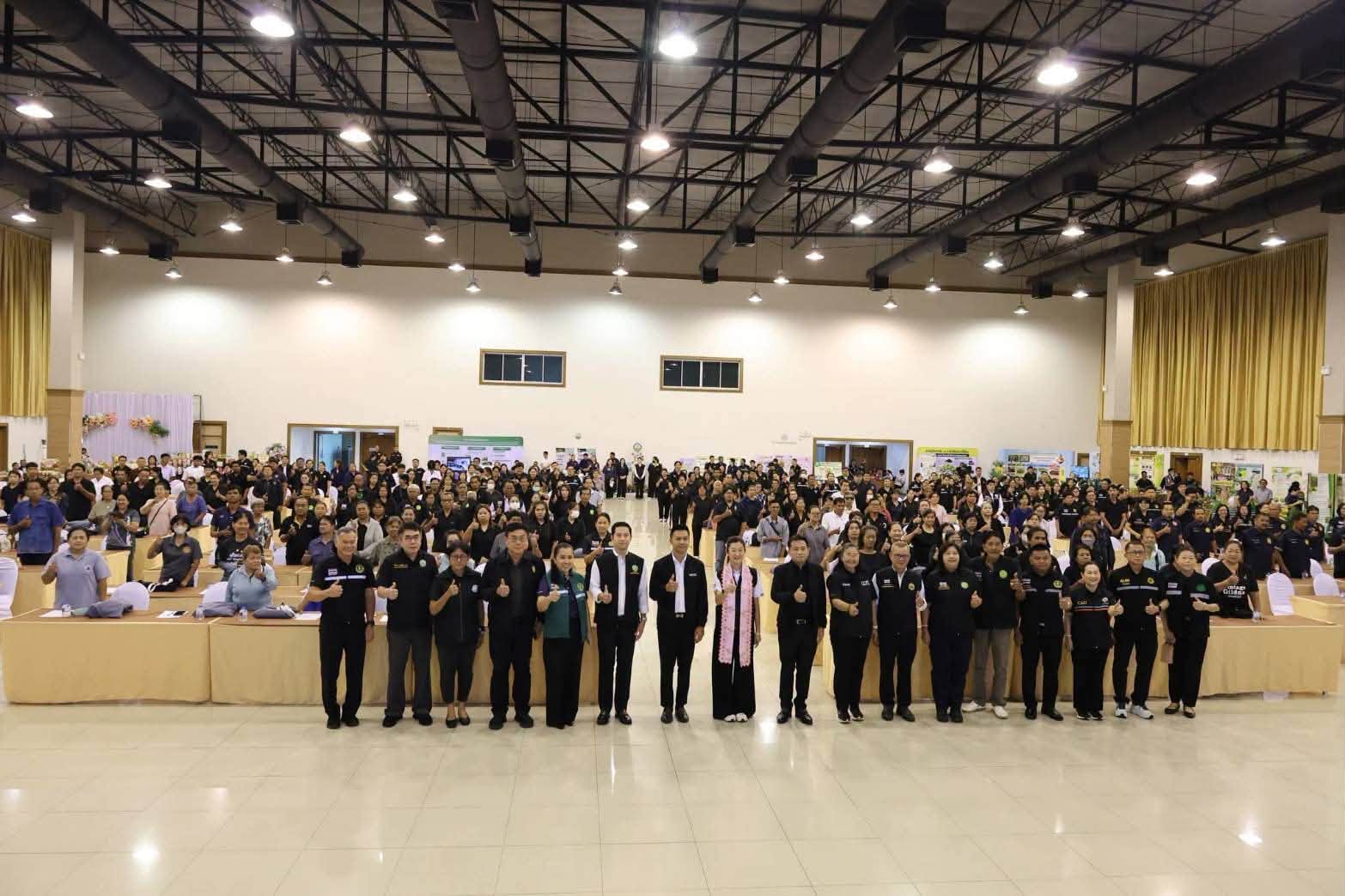 title - ร่วมต้อนรับ นางสาวปิยะรัฐชย์ ติยะไพรัช รัฐมนตรีช่วยว่าการกระทรวงเกษตรและสหกรณ์ ลงพื้นที่ติดตามผลการขับเคลื่อนเทคโนโลยีและนวัตกรรมด้านการเกษตรจังหวัดปทุมธานี