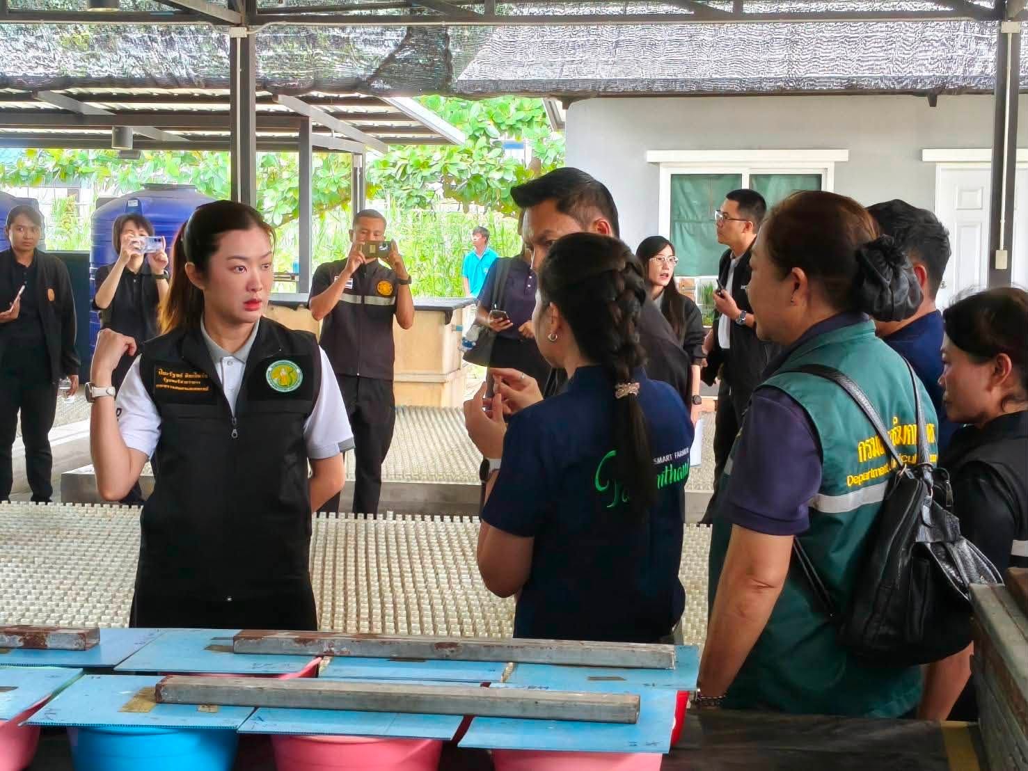 title - ร่วมต้อนรับ นางสาวปิยะรัฐชย์ ติยะไพรัช รัฐมนตรีช่วยว่าการกระทรวงเกษตรและสหกรณ์ ลงพื้นที่ติดตามผลการขับเคลื่อนเทคโนโลยีและนวัตกรรมด้านการเกษตรจังหวัดปทุมธานี