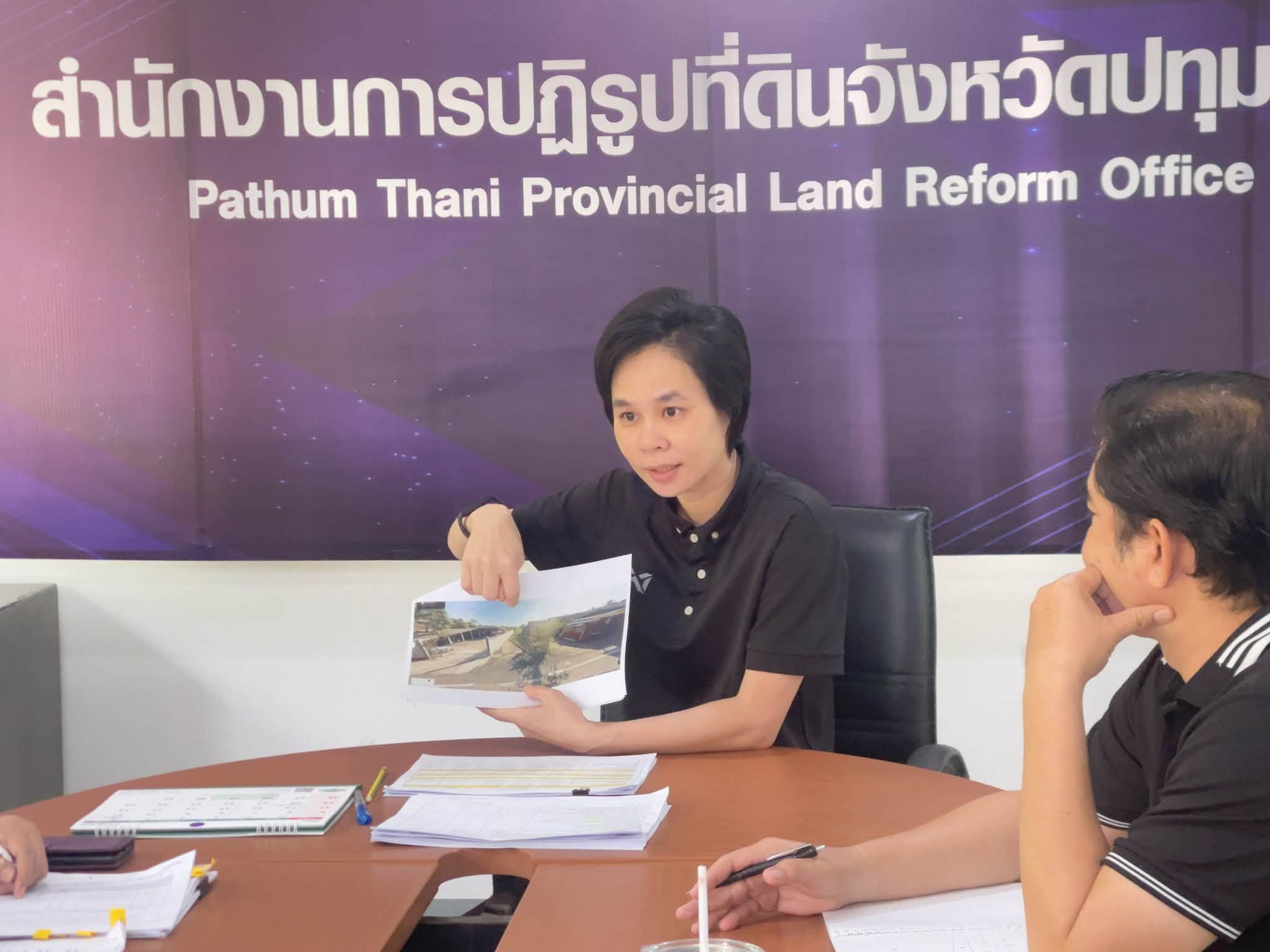 วมประชุมติดตามผลการดำเนินงานและเร่งรัดการเบิกจ่าย ตามตัวชี้วัดรอบที่2 และหารือปัญหาต่าง ๆ ร่วมกัน ณ ห้องประชุมเล็ก ส.ป.ก.ปทุมธานี