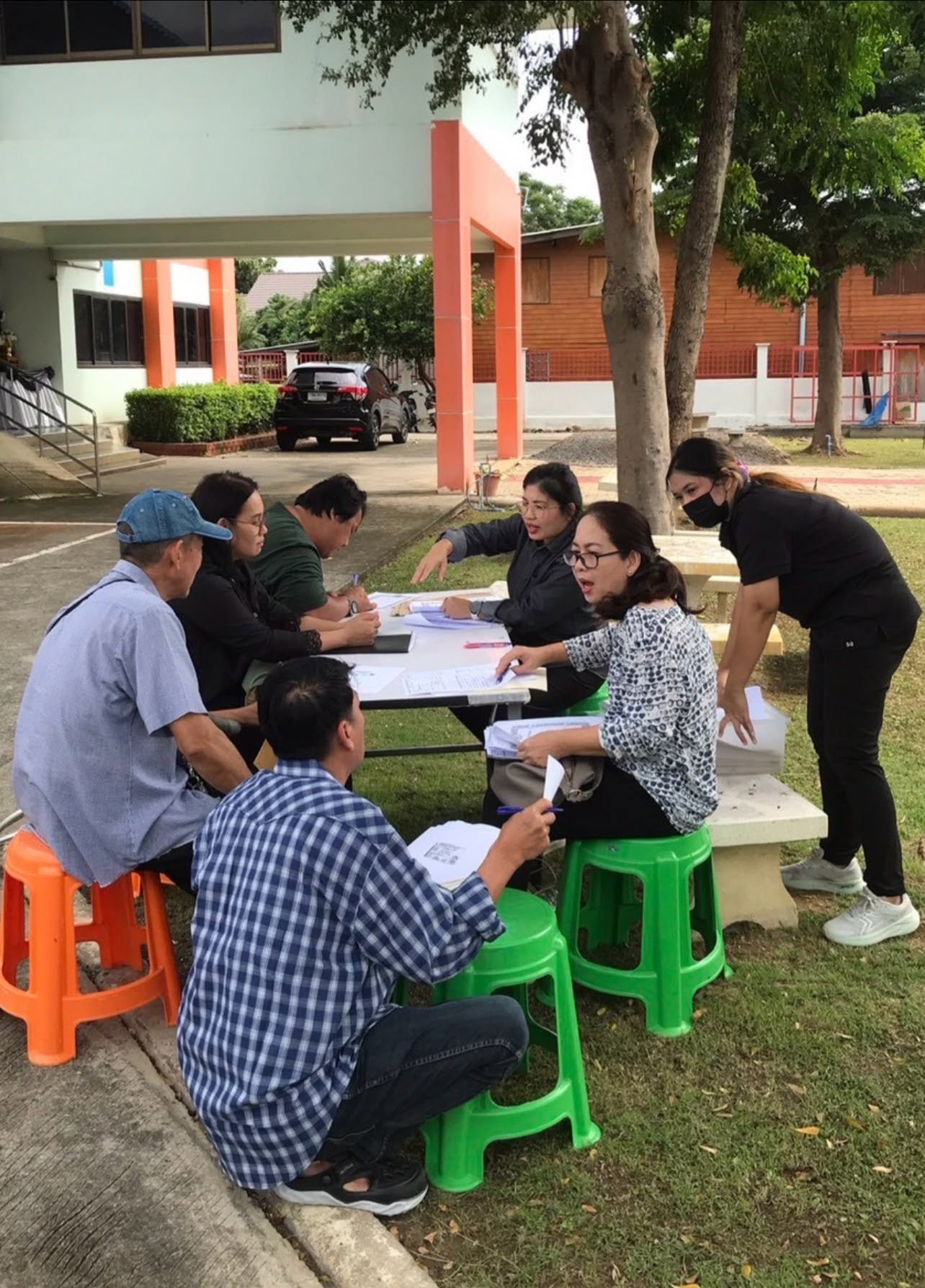 title - ลงพื้นที่ดำเนินการงานปรับปรุงสิทธิจากเช่าเป็นเช่าซื้อ, การจัดที่ดิน ให้กับเกษตรกรในเขตปฏิรูปที่ดิน อำเภอหนองเสือ จังหวัดปทุมธานี
