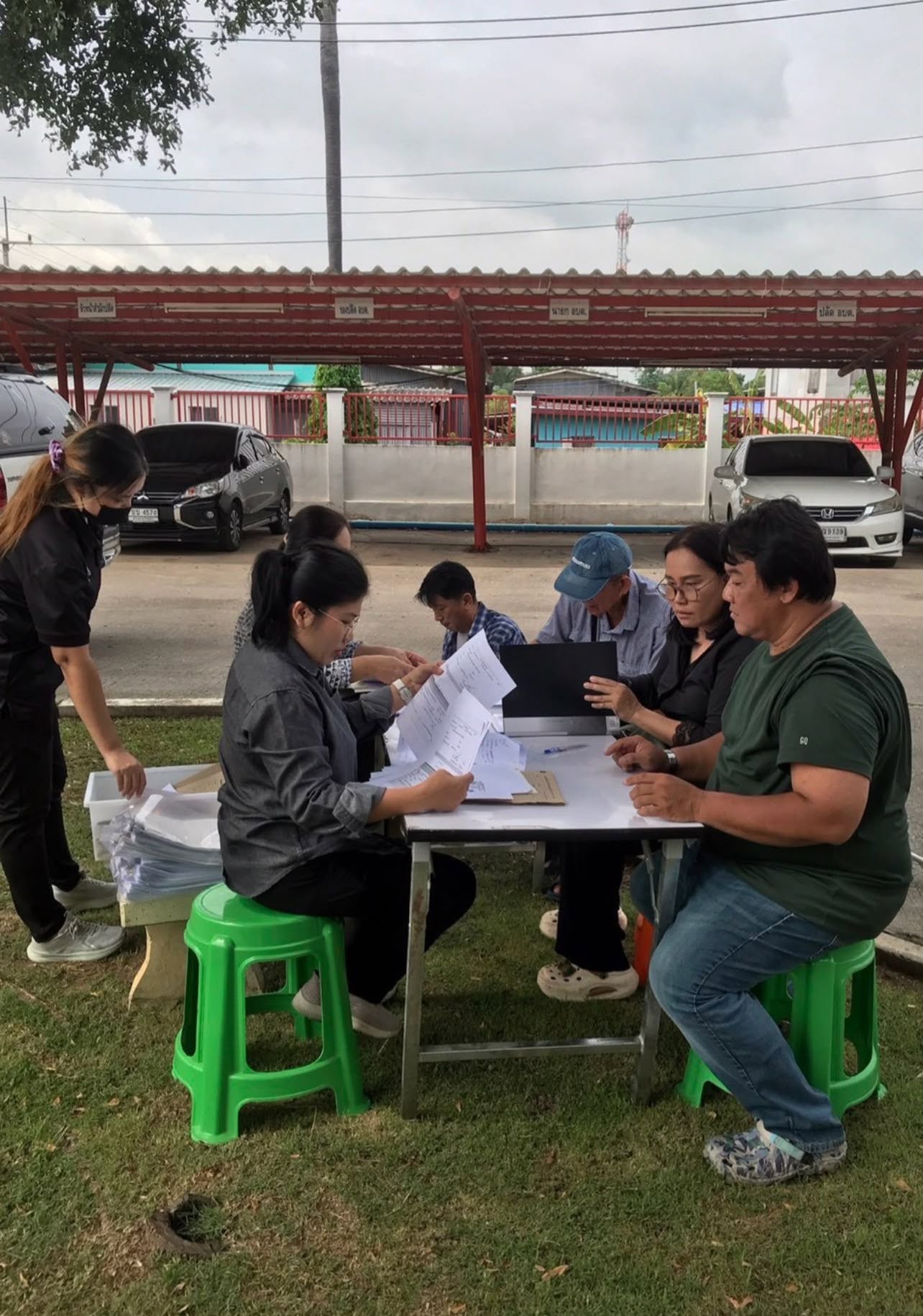 title - ลงพื้นที่ดำเนินการงานปรับปรุงสิทธิจากเช่าเป็นเช่าซื้อ, การจัดที่ดิน ให้กับเกษตรกรในเขตปฏิรูปที่ดิน อำเภอหนองเสือ จังหวัดปทุมธานี